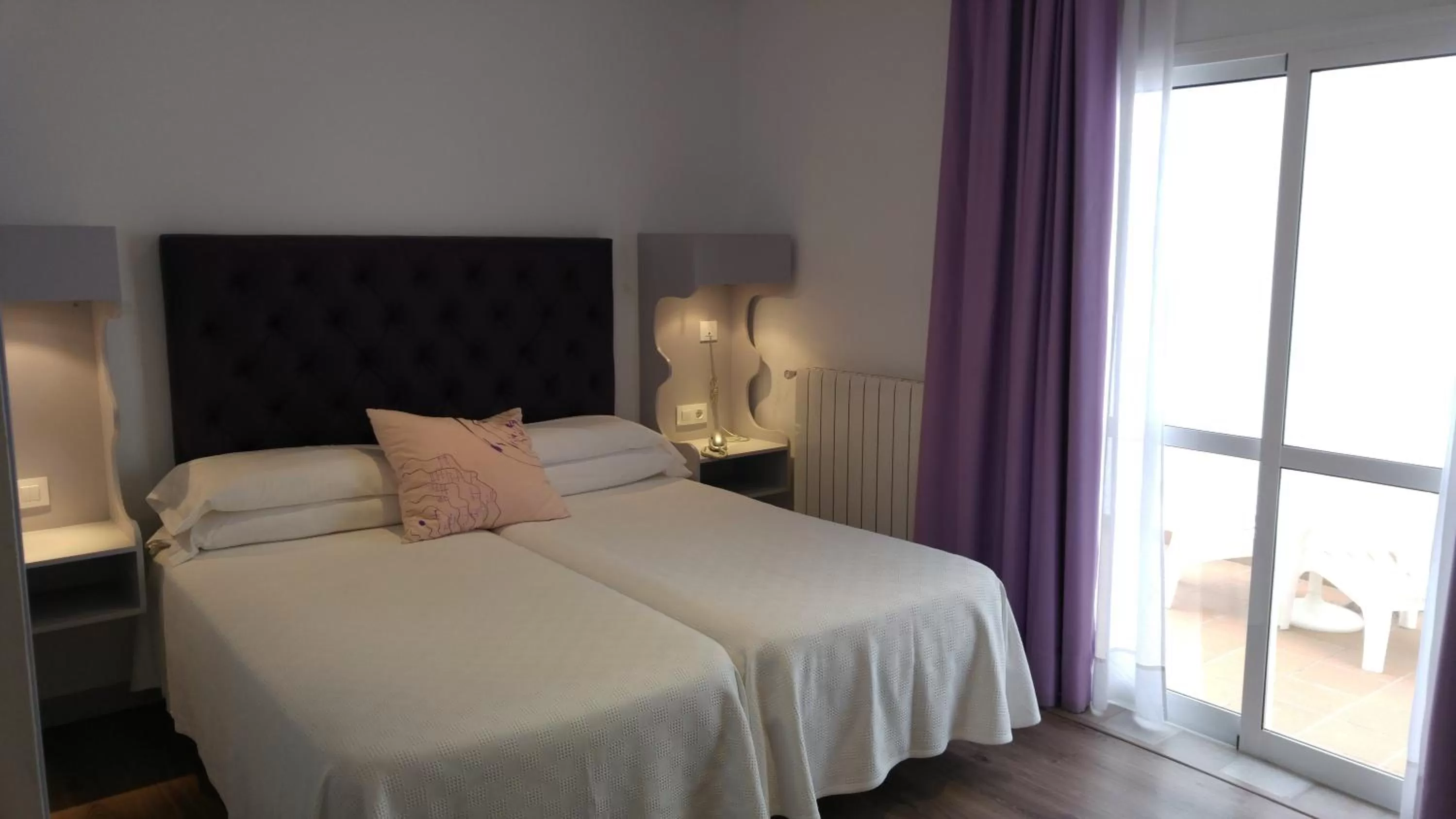 Photo of the whole room, Bed in Campomar Playa