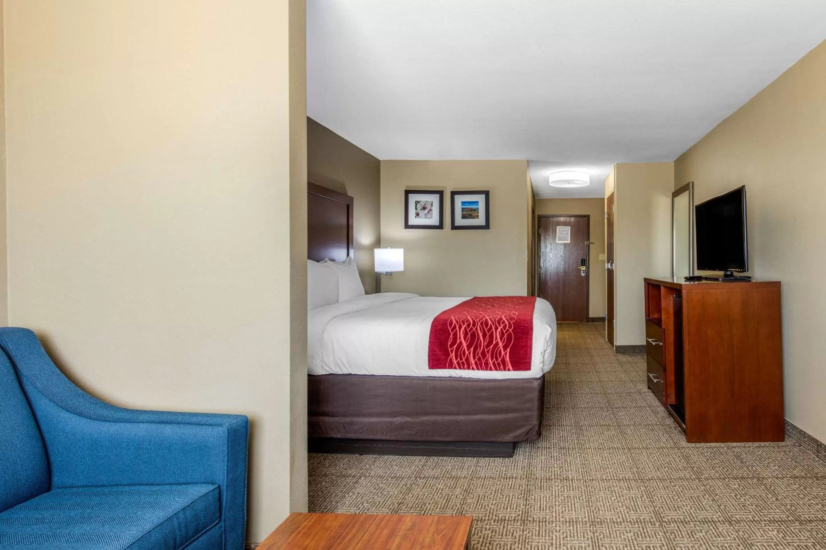 Photo of the whole room, Bed in Comfort Inn & Suites McComb
