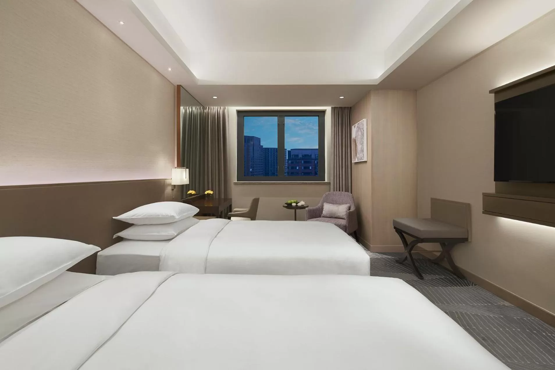 Photo of the whole room, Bed in Hyatt Regency Metropolitan Chongqing