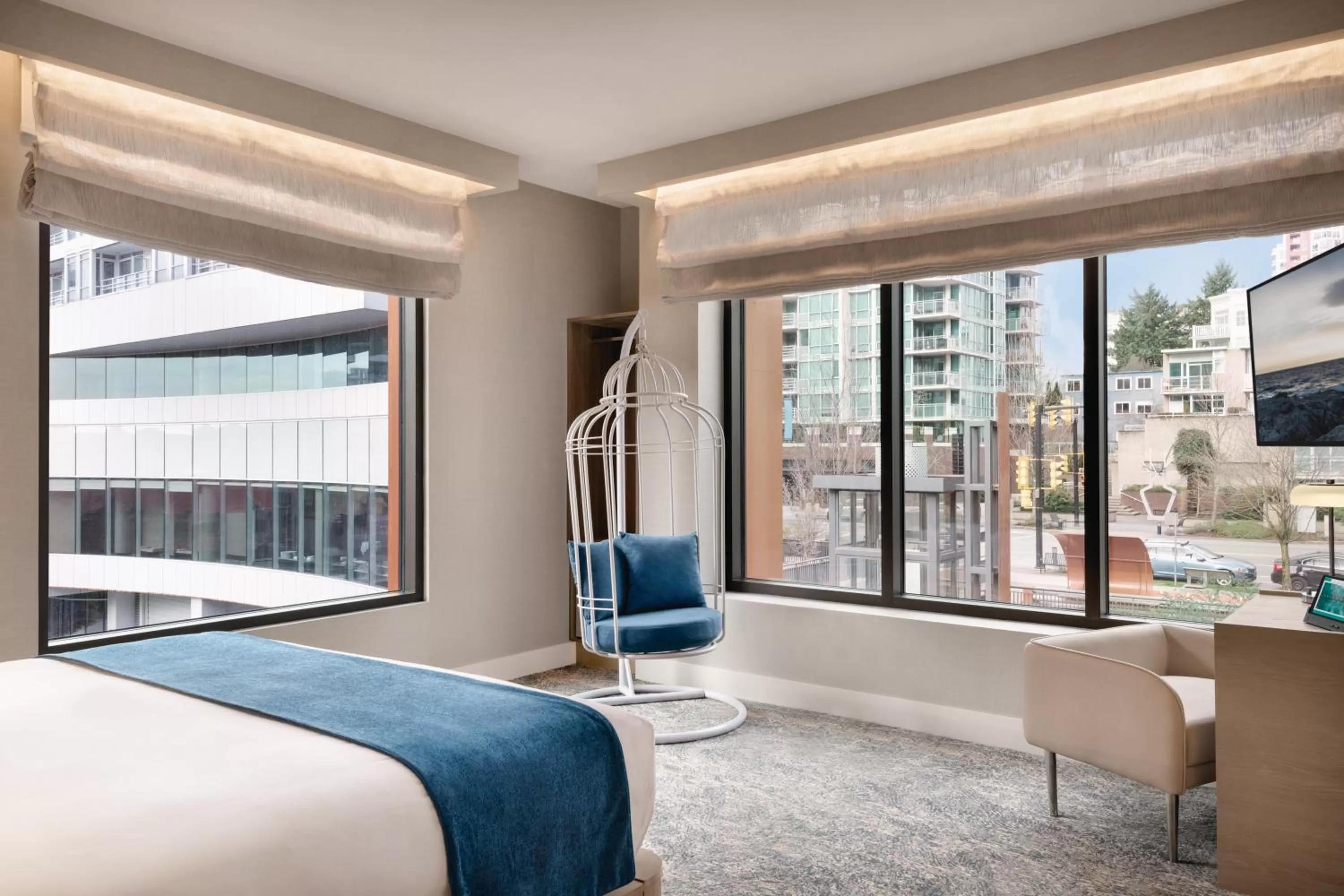 Bed in Seaside Hotel North Vancouver