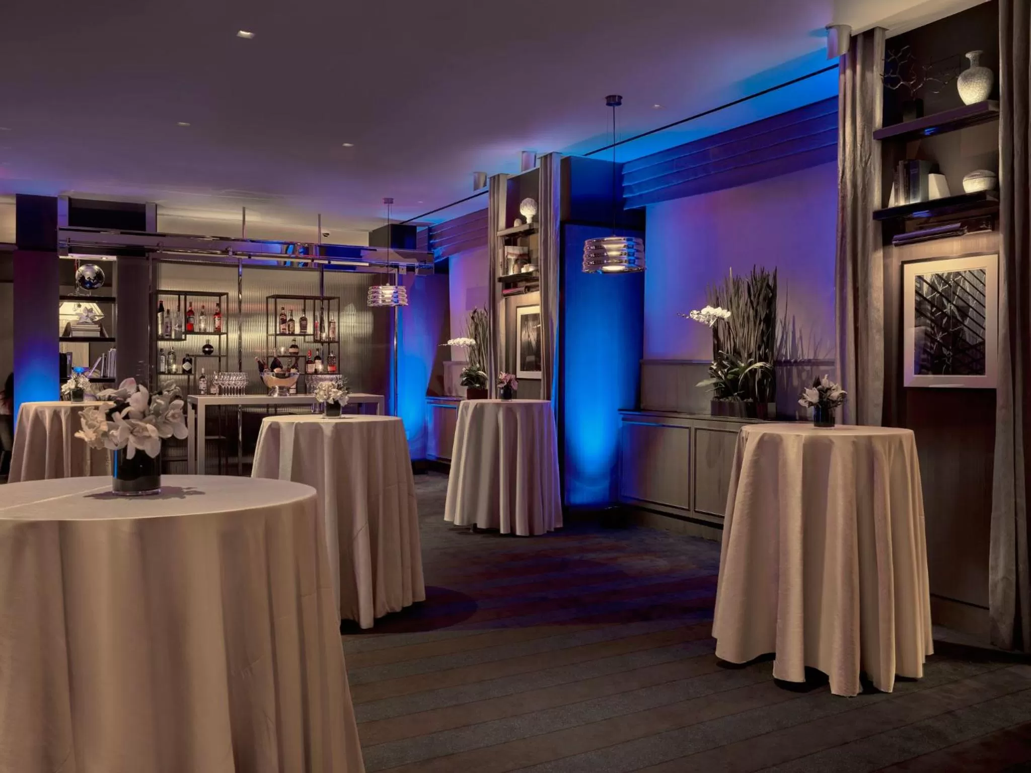 Restaurant/places to eat in Loews Regency New York Hotel