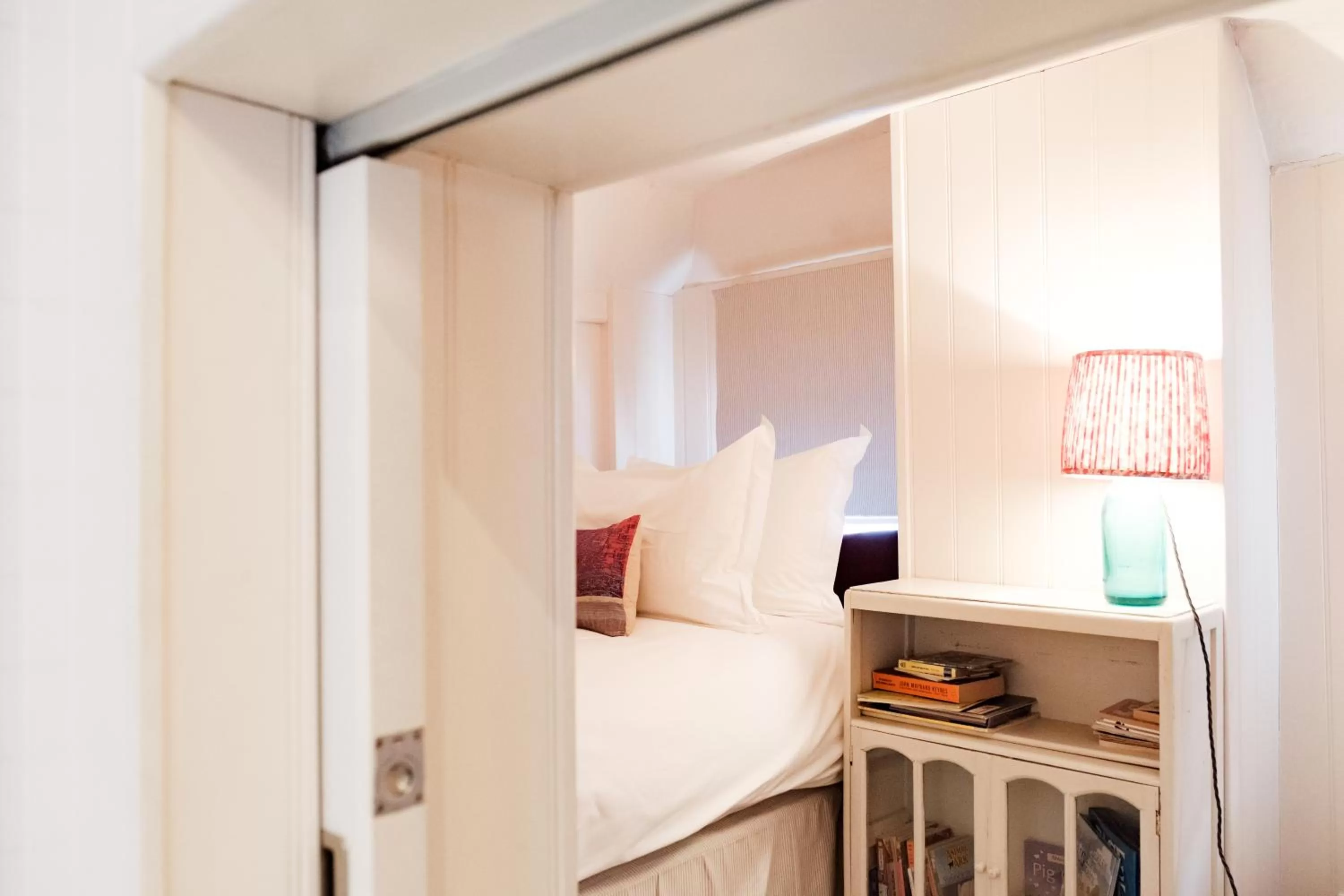 Bed in Bel and The Dragon-Cookham