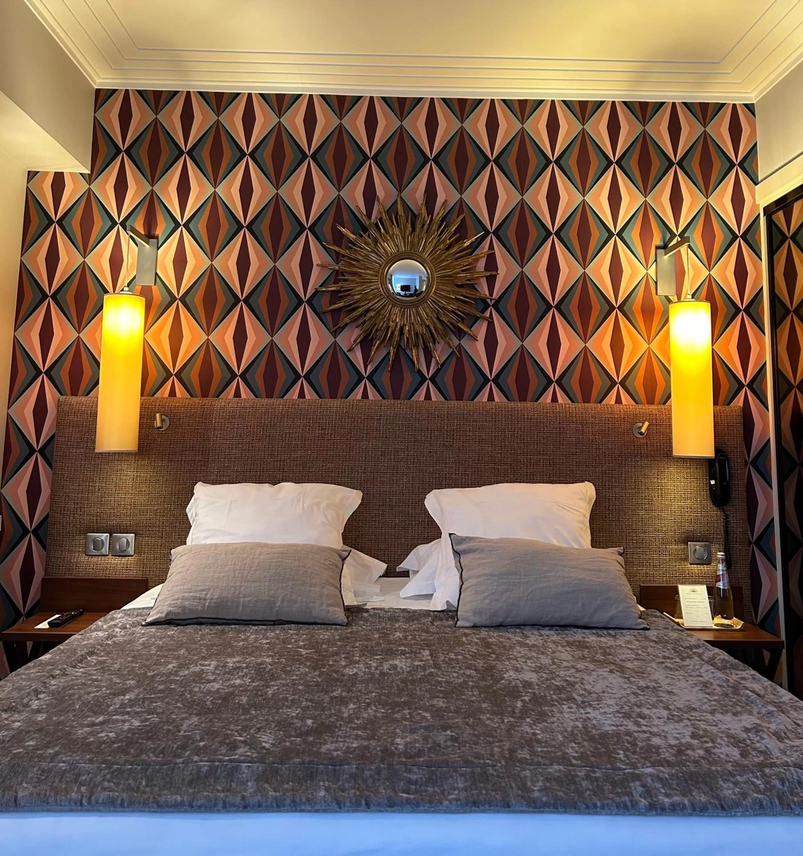 Property building, Bed in Hôtel jardin Le Pasteur