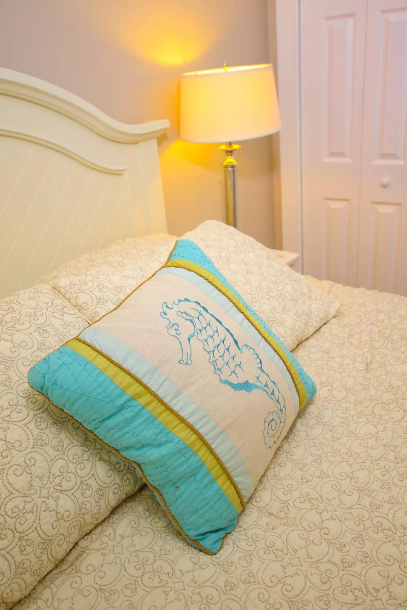 Bed in Sheepscot Harbour Village Resort