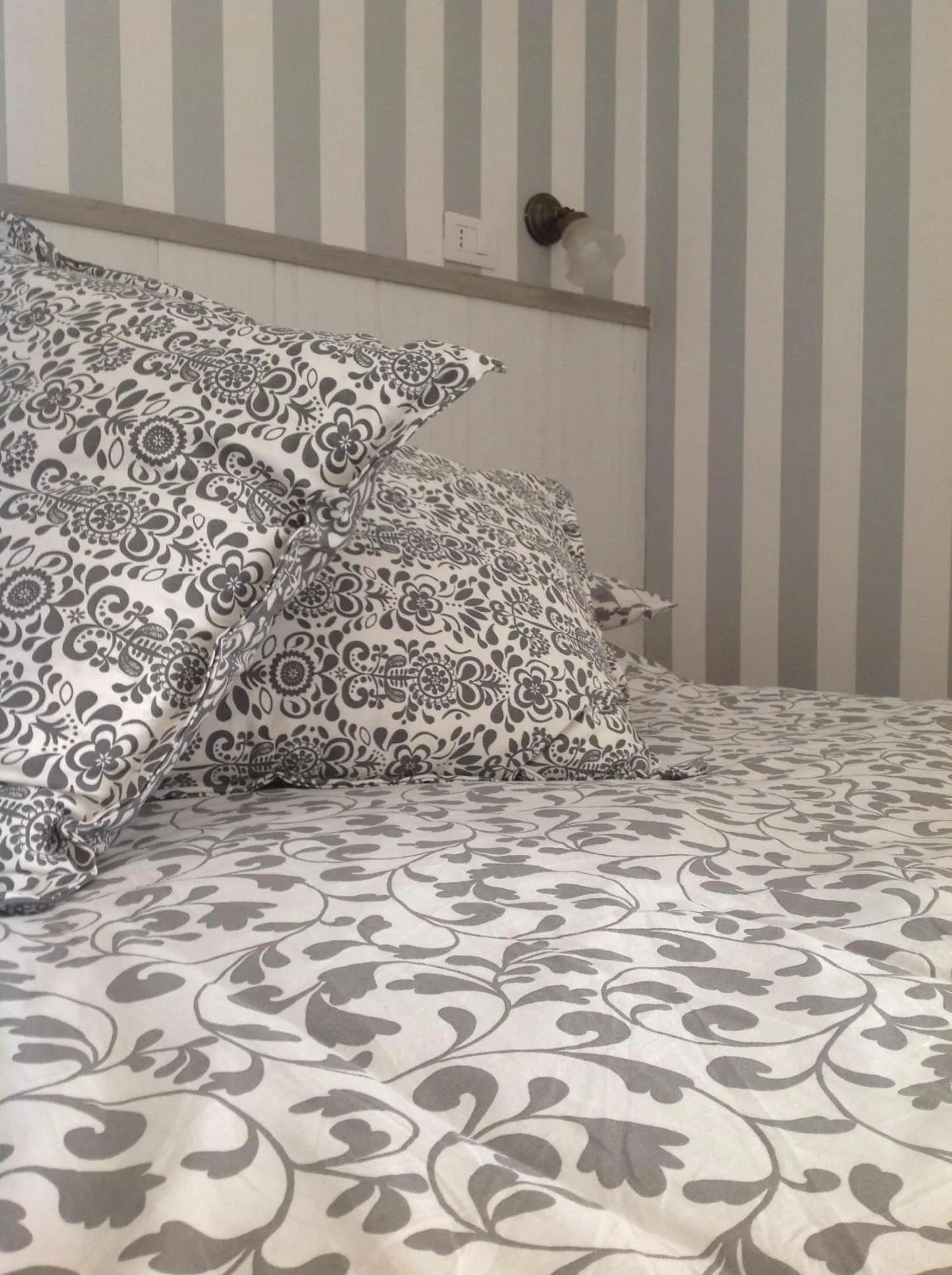 Decorative detail, Bed in B&B Dei Decumani