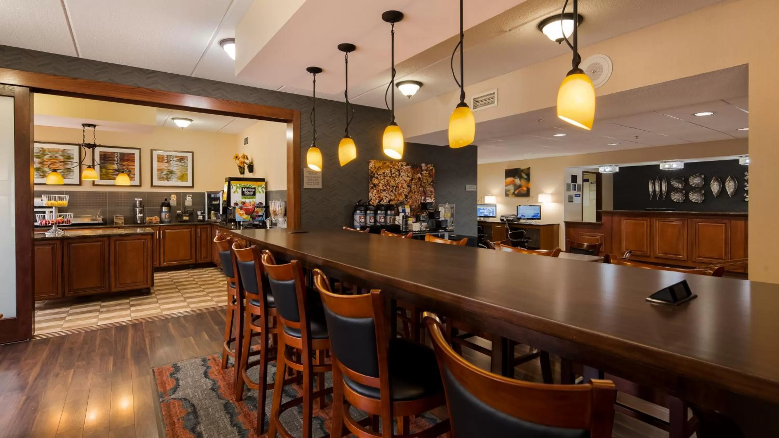 Communal lounge/ TV room in Best Western Delta Inn