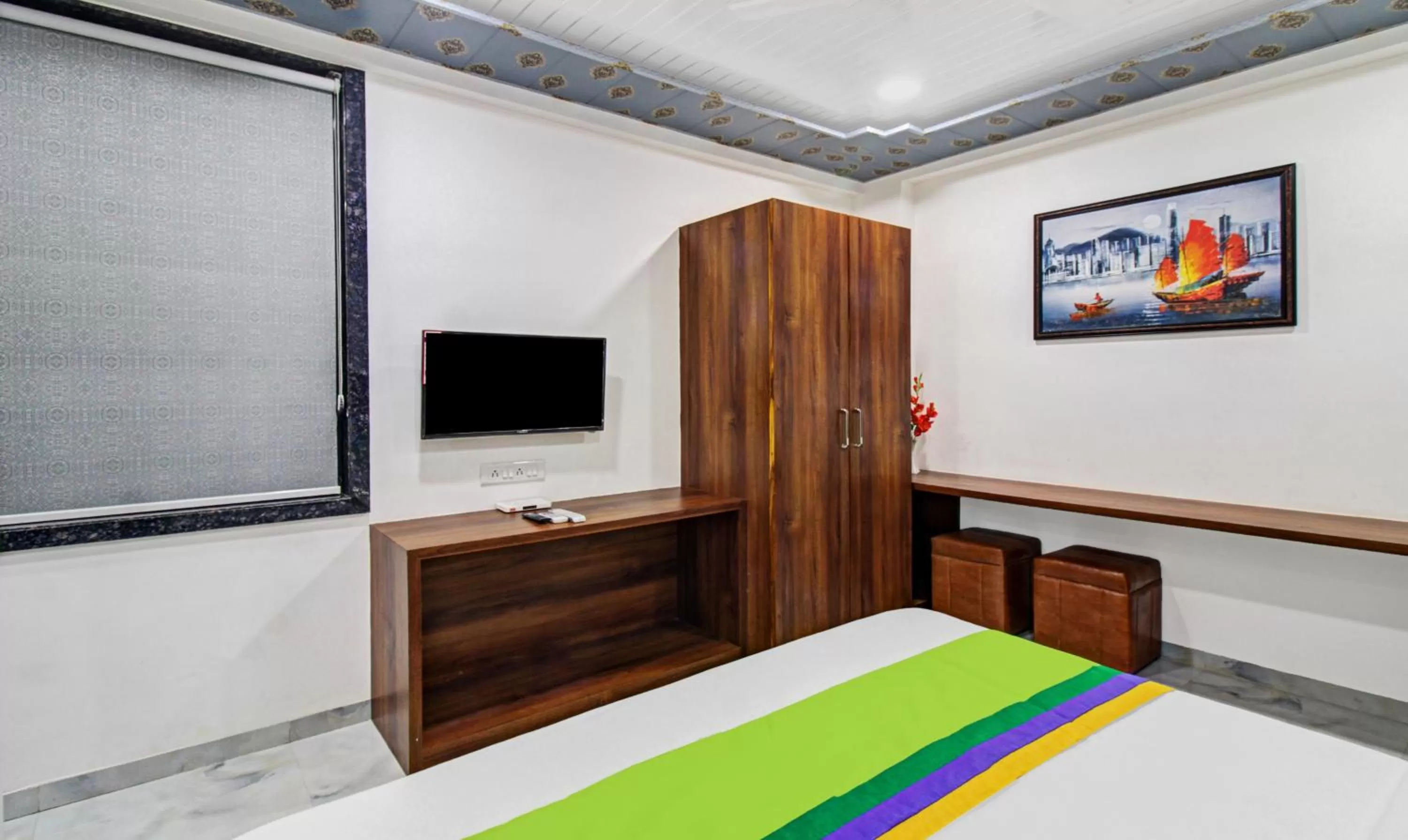 Bedroom, Bed in Treebo Hotel Rk Inn, Railway Station