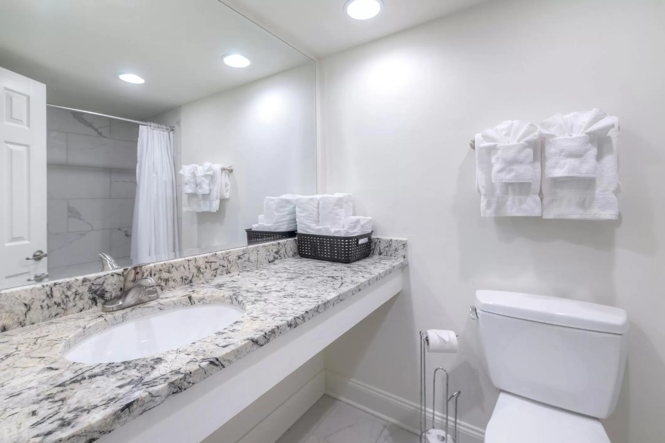 Bathroom in Kingfisher Inn