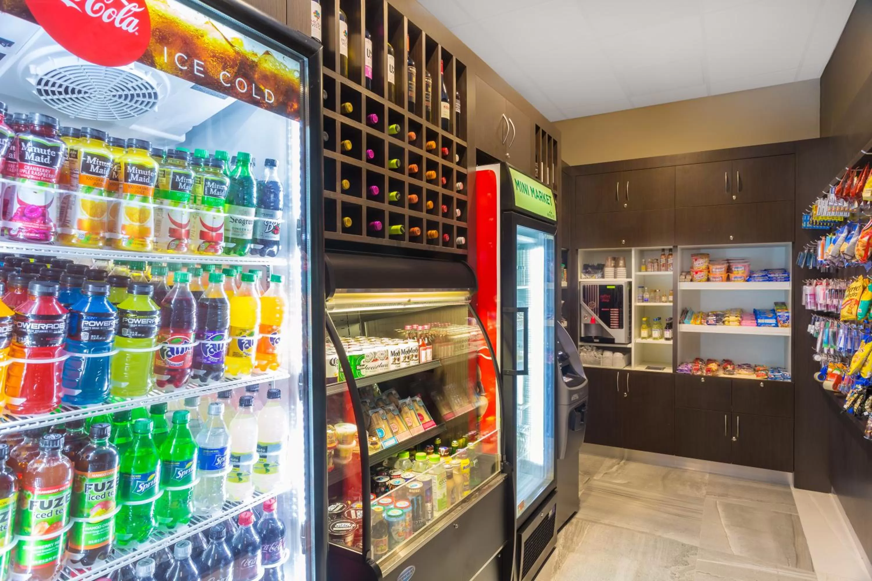 On-site shops in Wingate by Wyndham Miami Airport