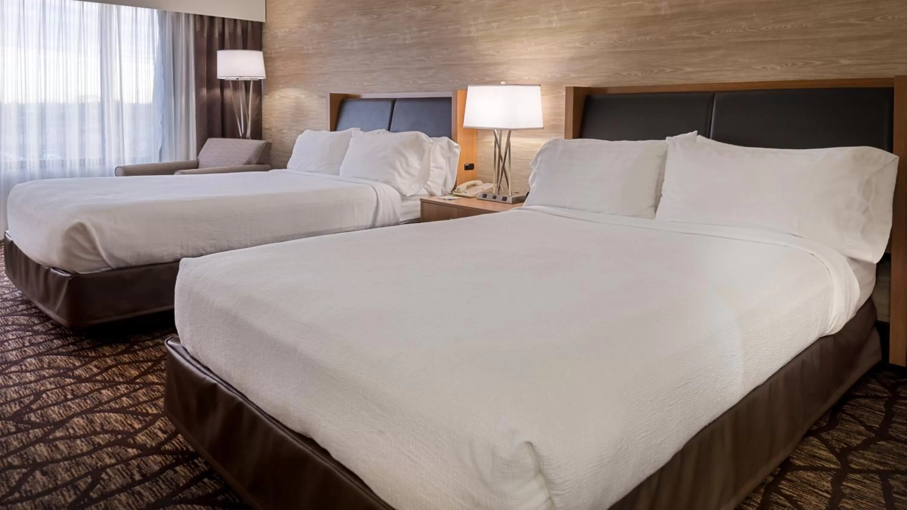 Photo of the whole room, Bed in Holiday Inn Hotel & Suites Warren by IHG