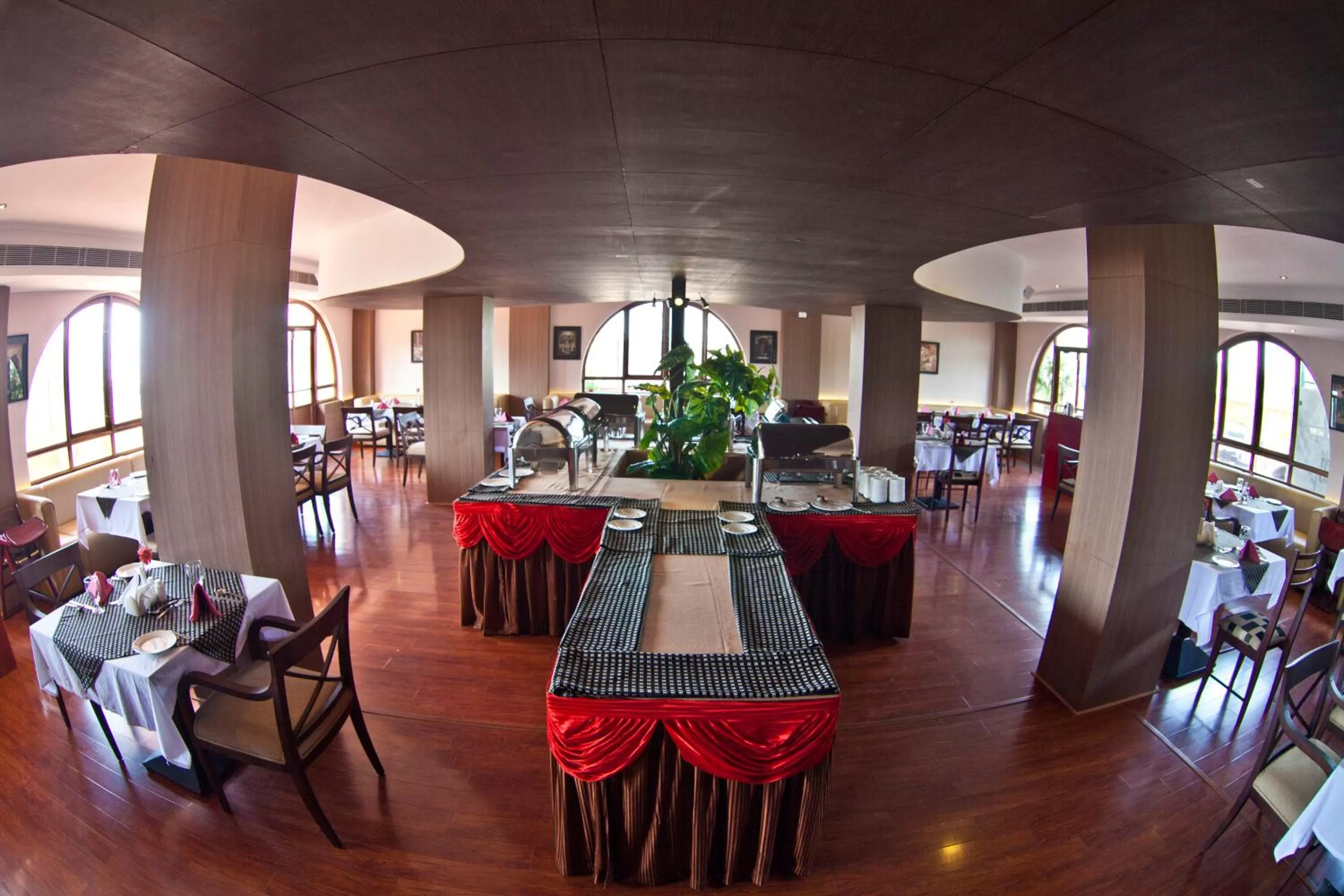 Restaurant/places to eat in Paramount Tower