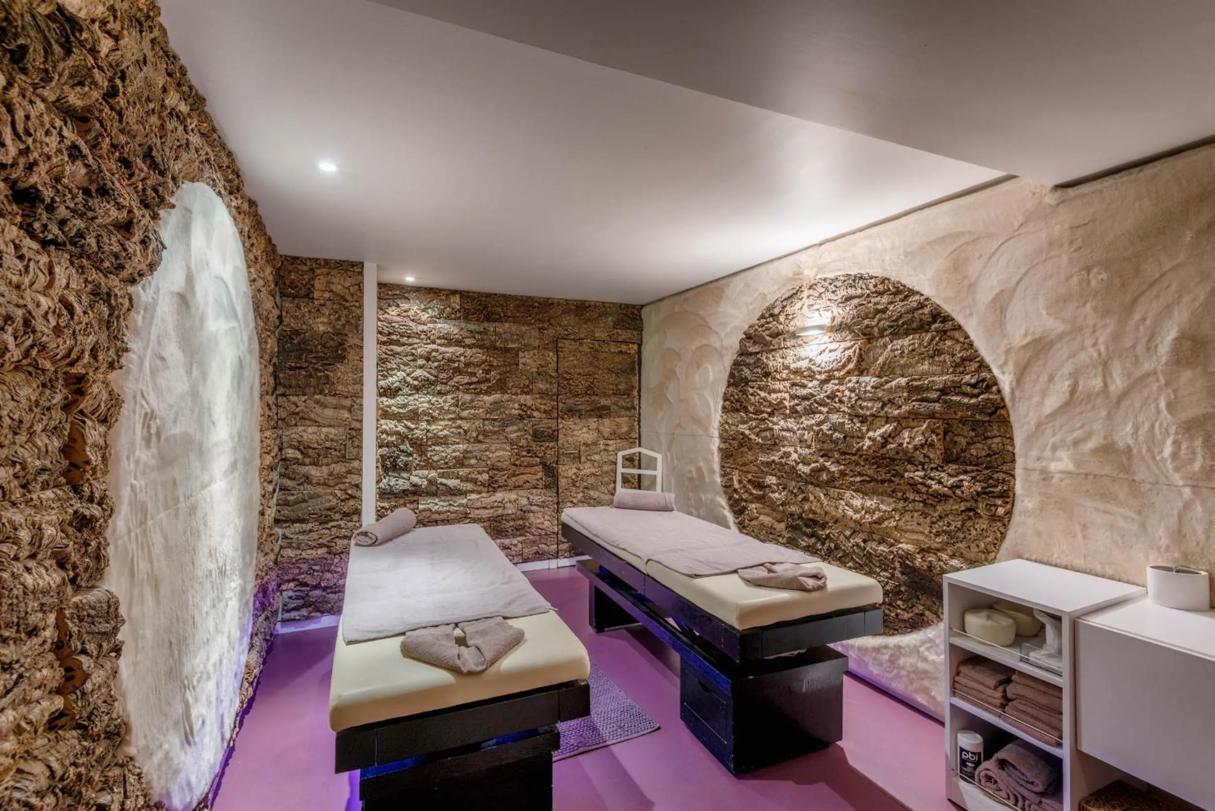 Bed in Le Grand Hotel & Spa