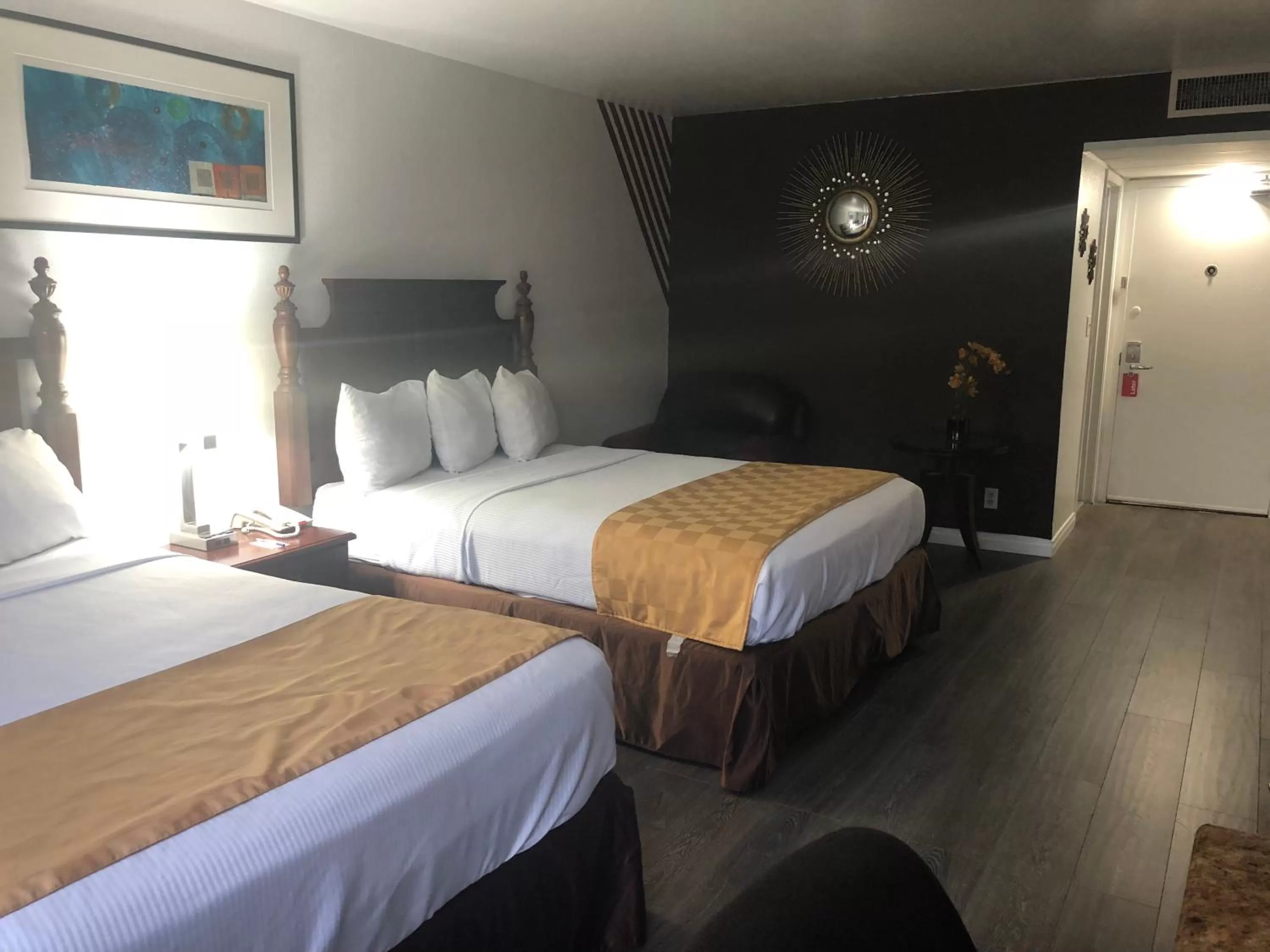 Photo of the whole room, Bed in Knights Inn Los Angeles Central / Convention Center Area