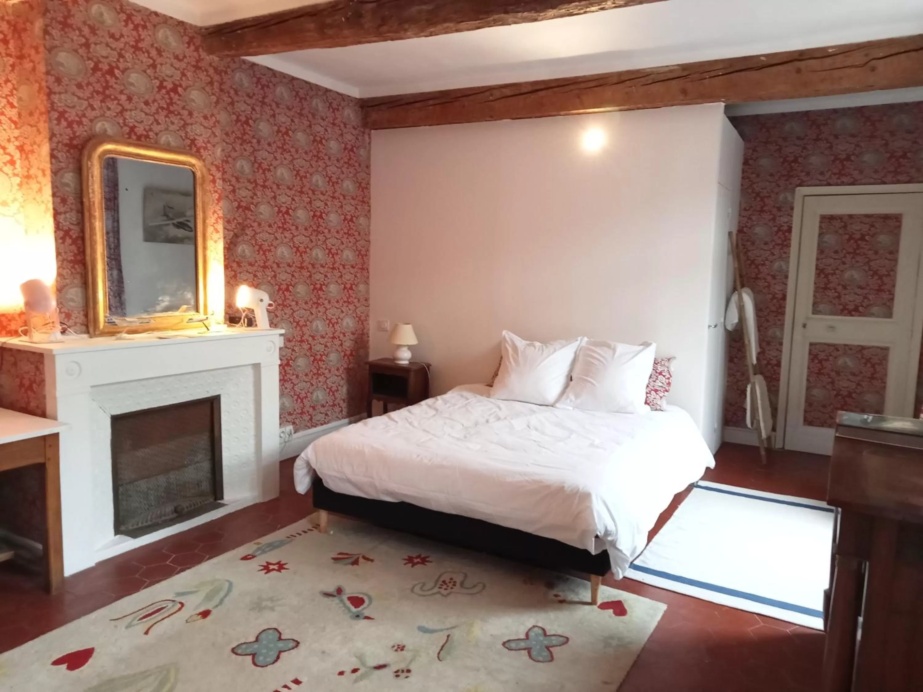 Photo of the whole room, Bed in Mas Palegry côté terrasse