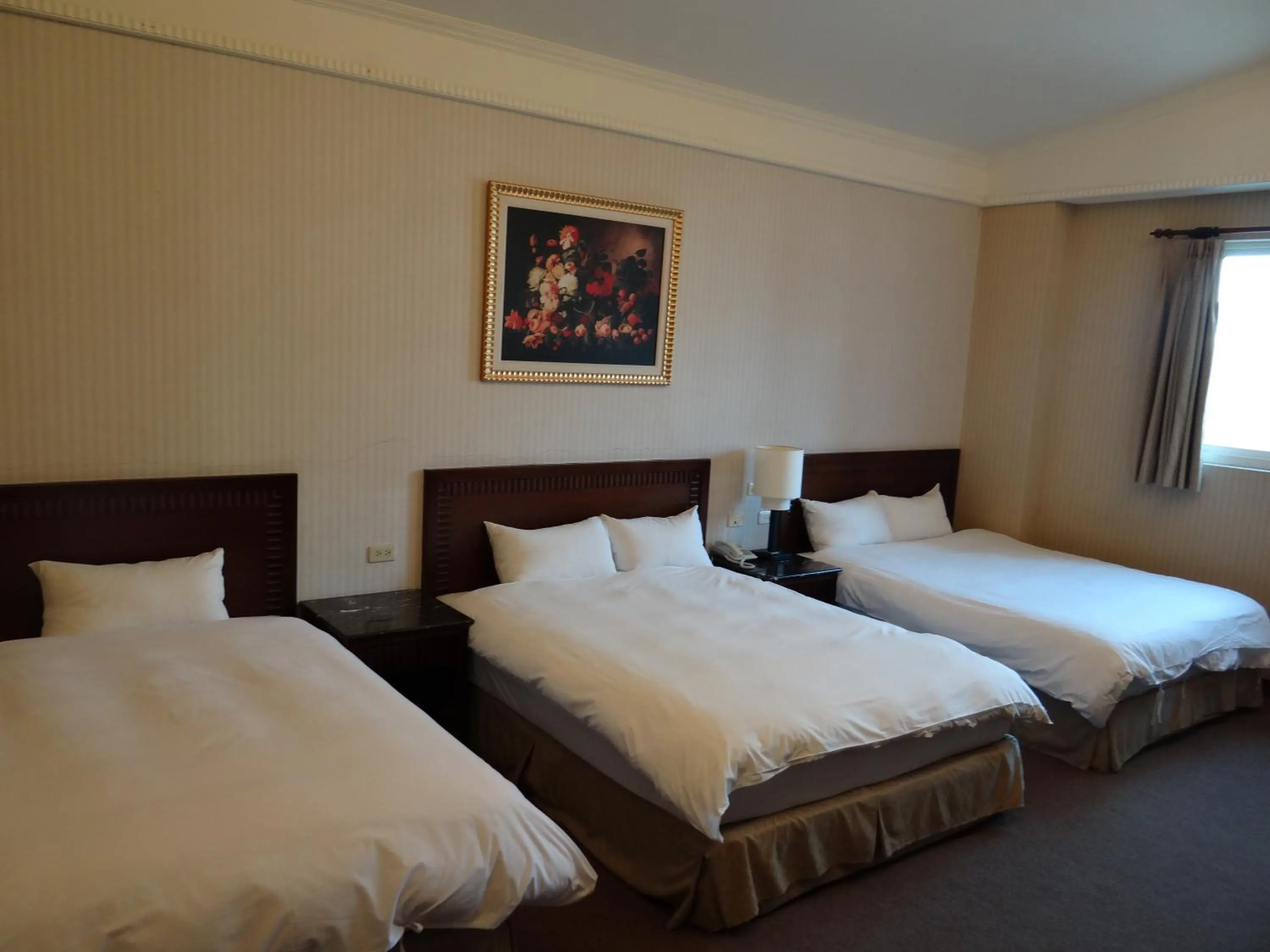 Photo of the whole room, Bed in Wuzhou Hotel