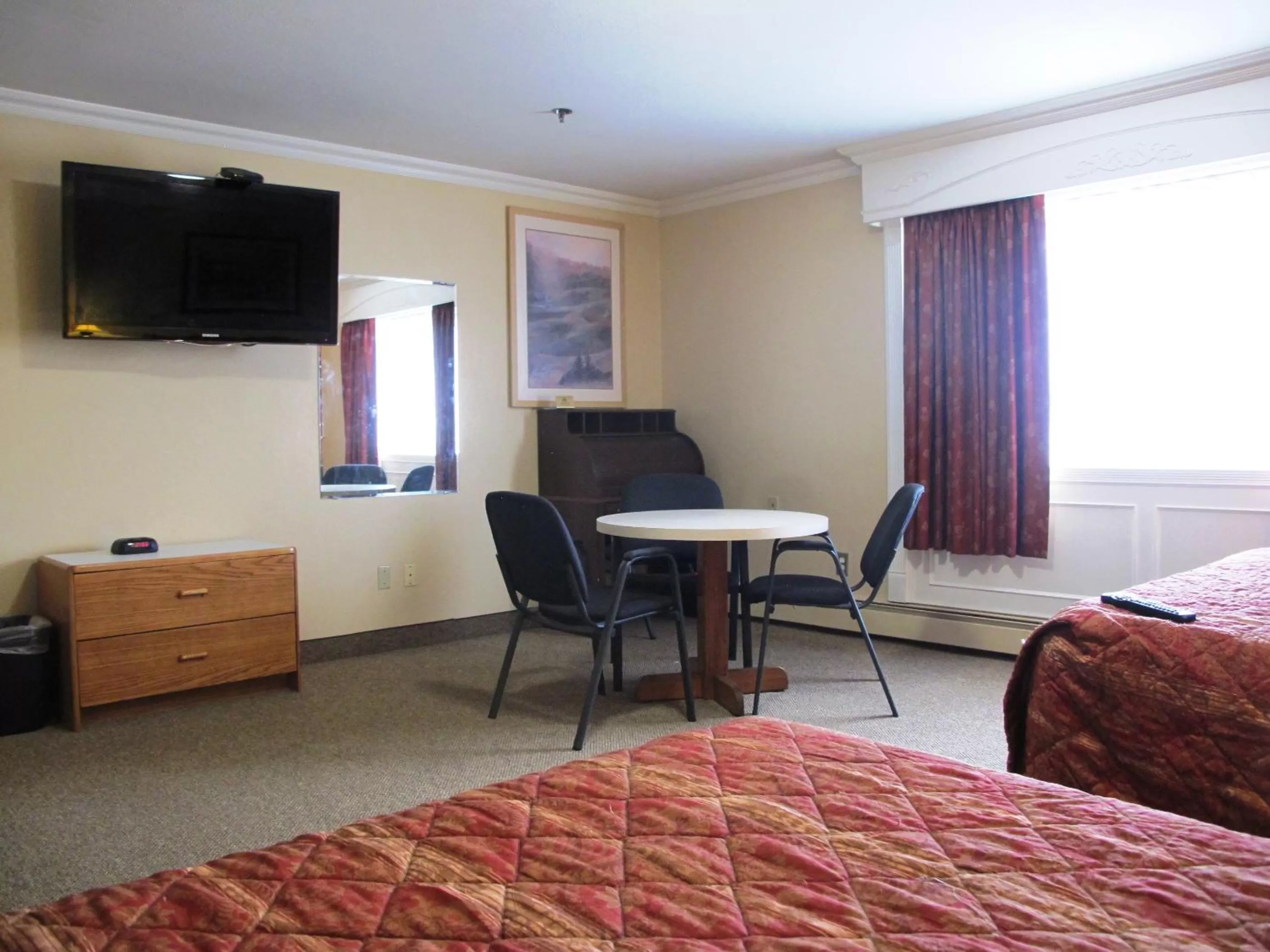 Photo of the whole room, Bed in Merrill Field Inn