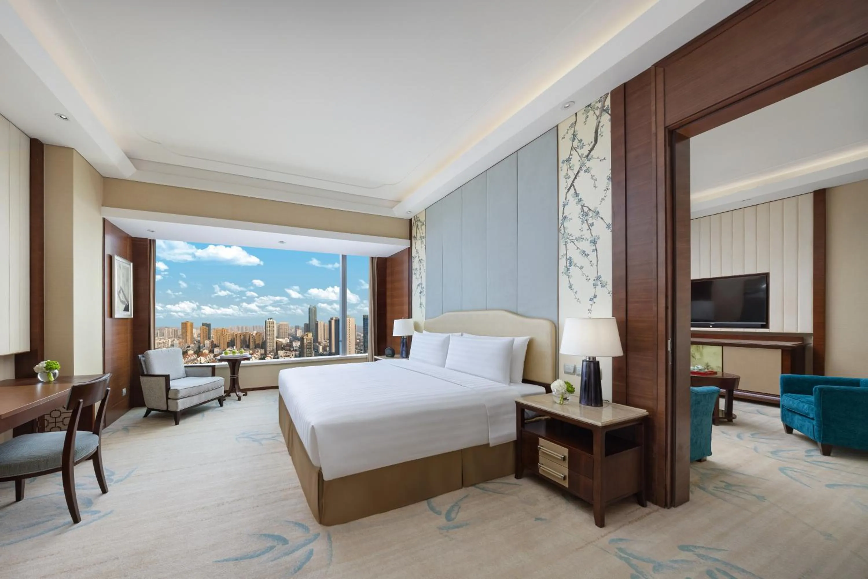 Photo of the whole room, Bed in Shangri-La Hefei