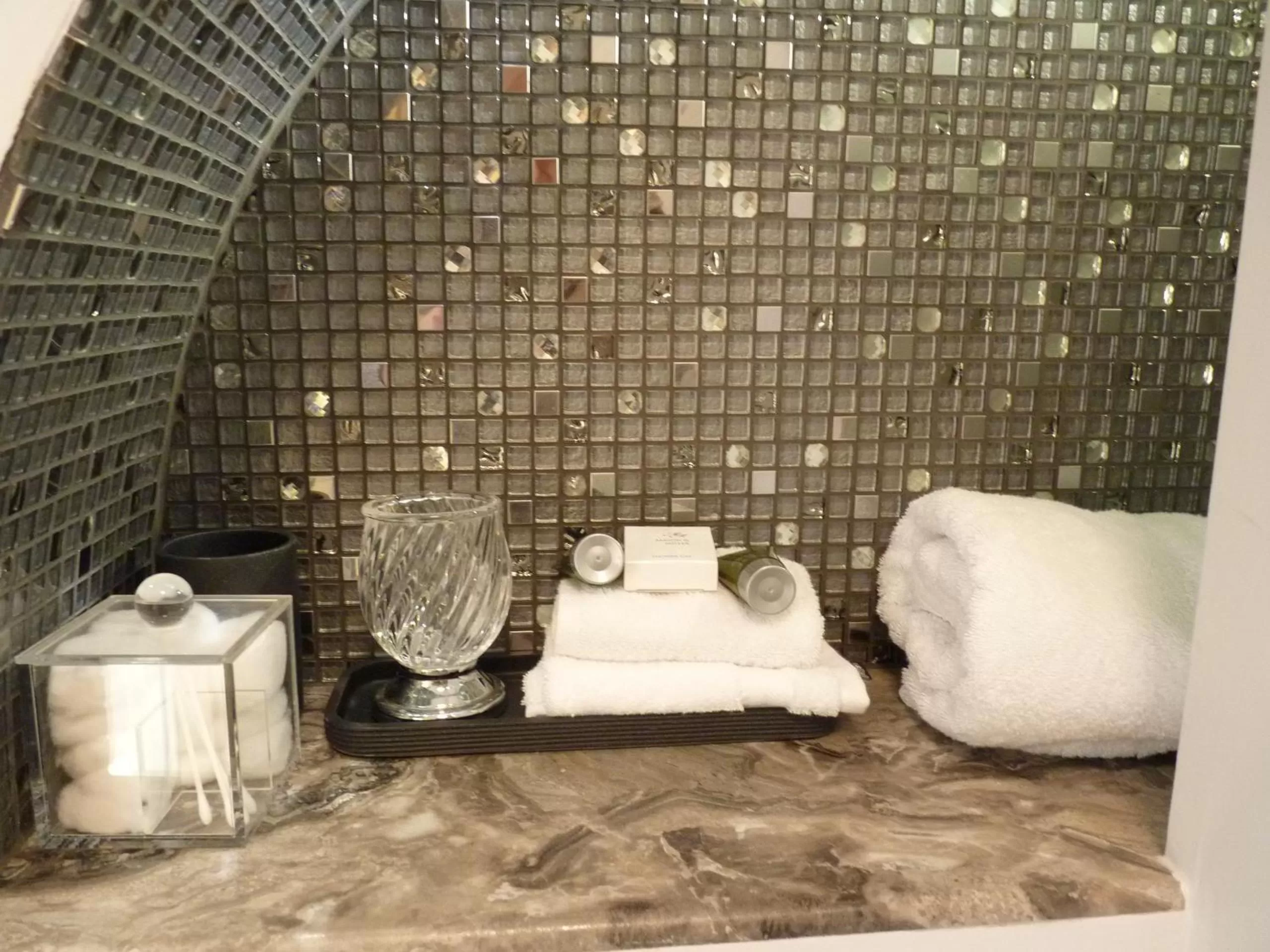 Bathroom in Cannara B and B