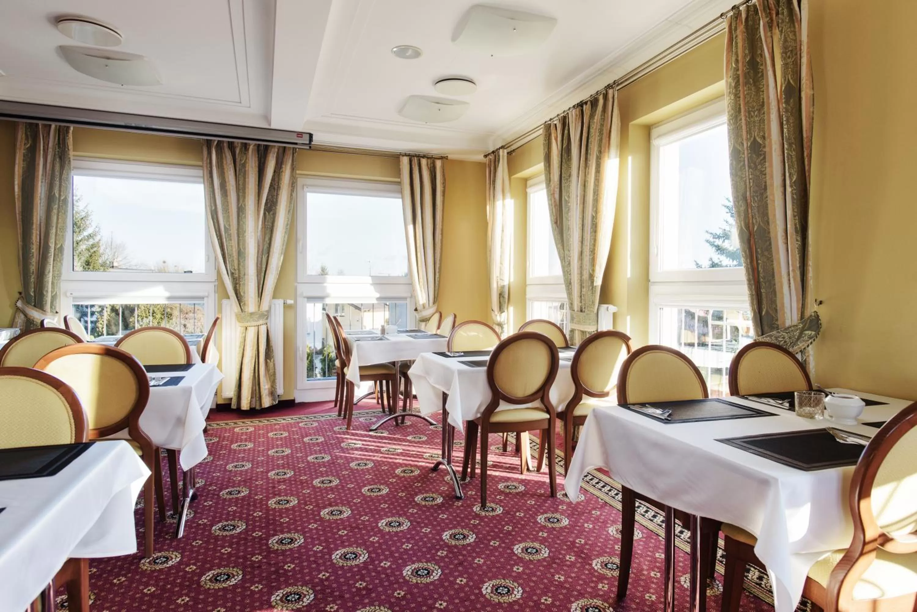 Restaurant/places to eat in Lila Medical SPA