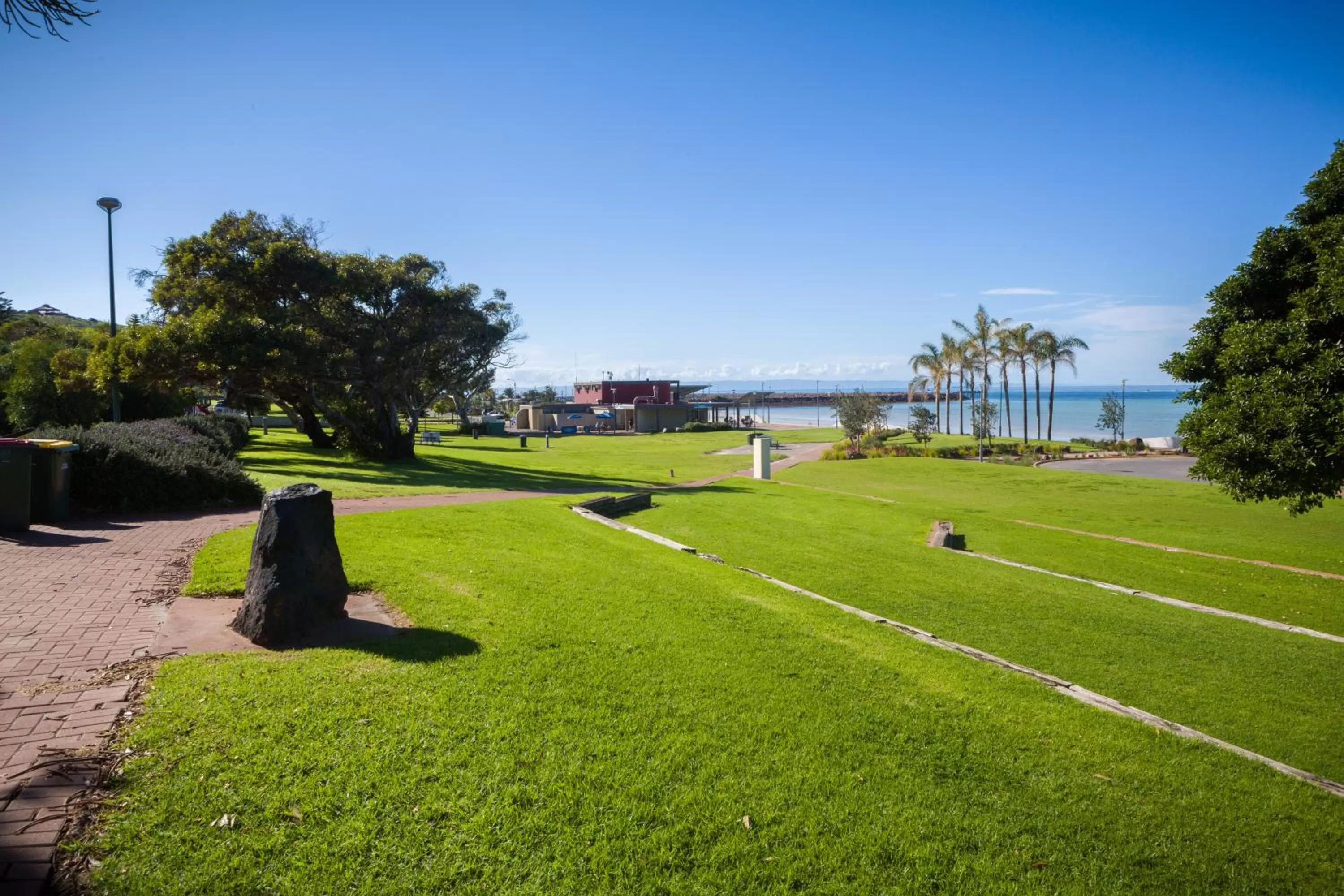 Restaurant/places to eat in Foreshore Motor Inn