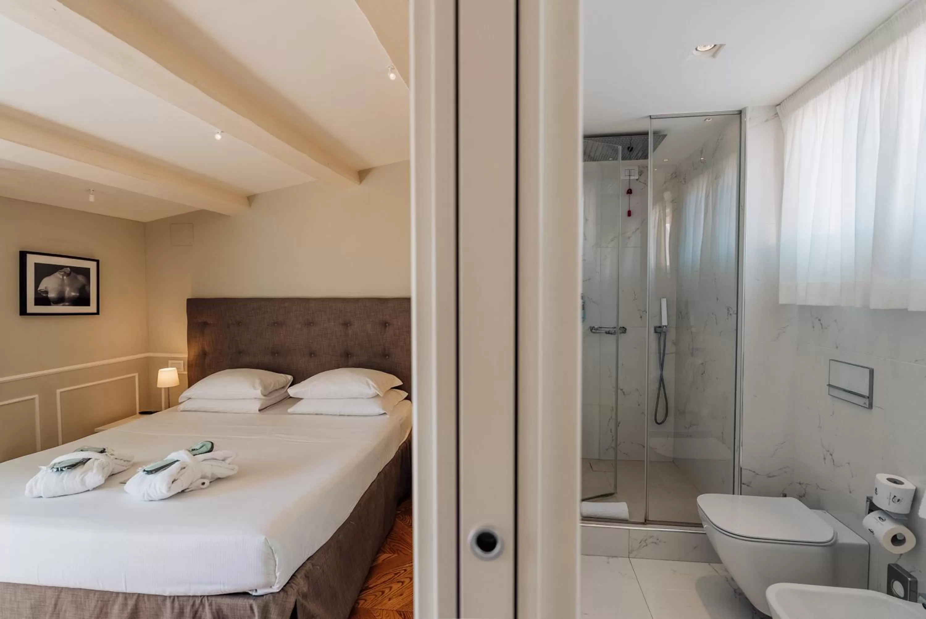 Bathroom, Bed in Locanda della Posta, Boutique Hotel