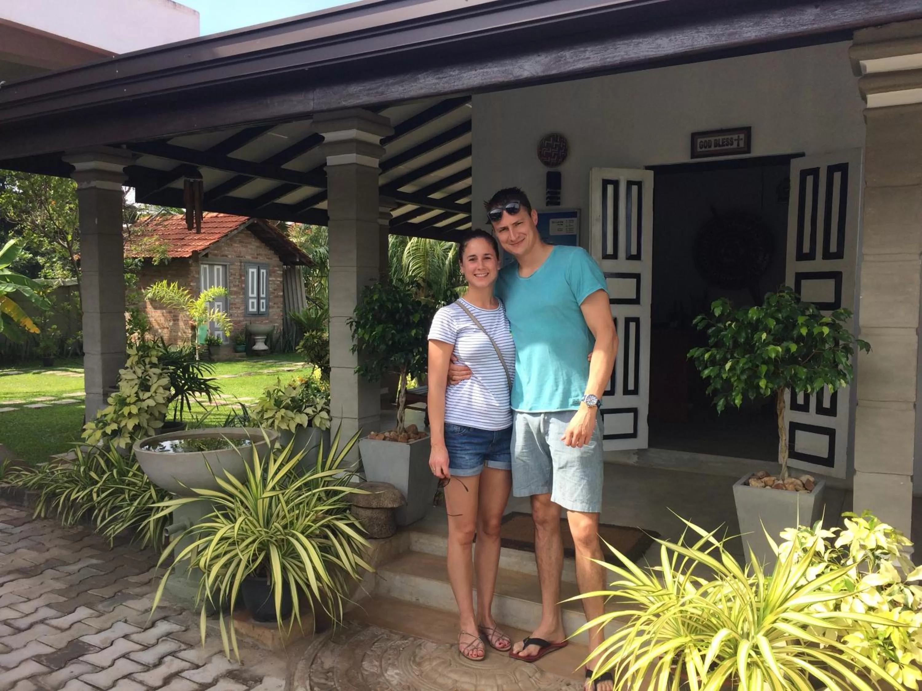 Family in Green Wood Villa Negombo