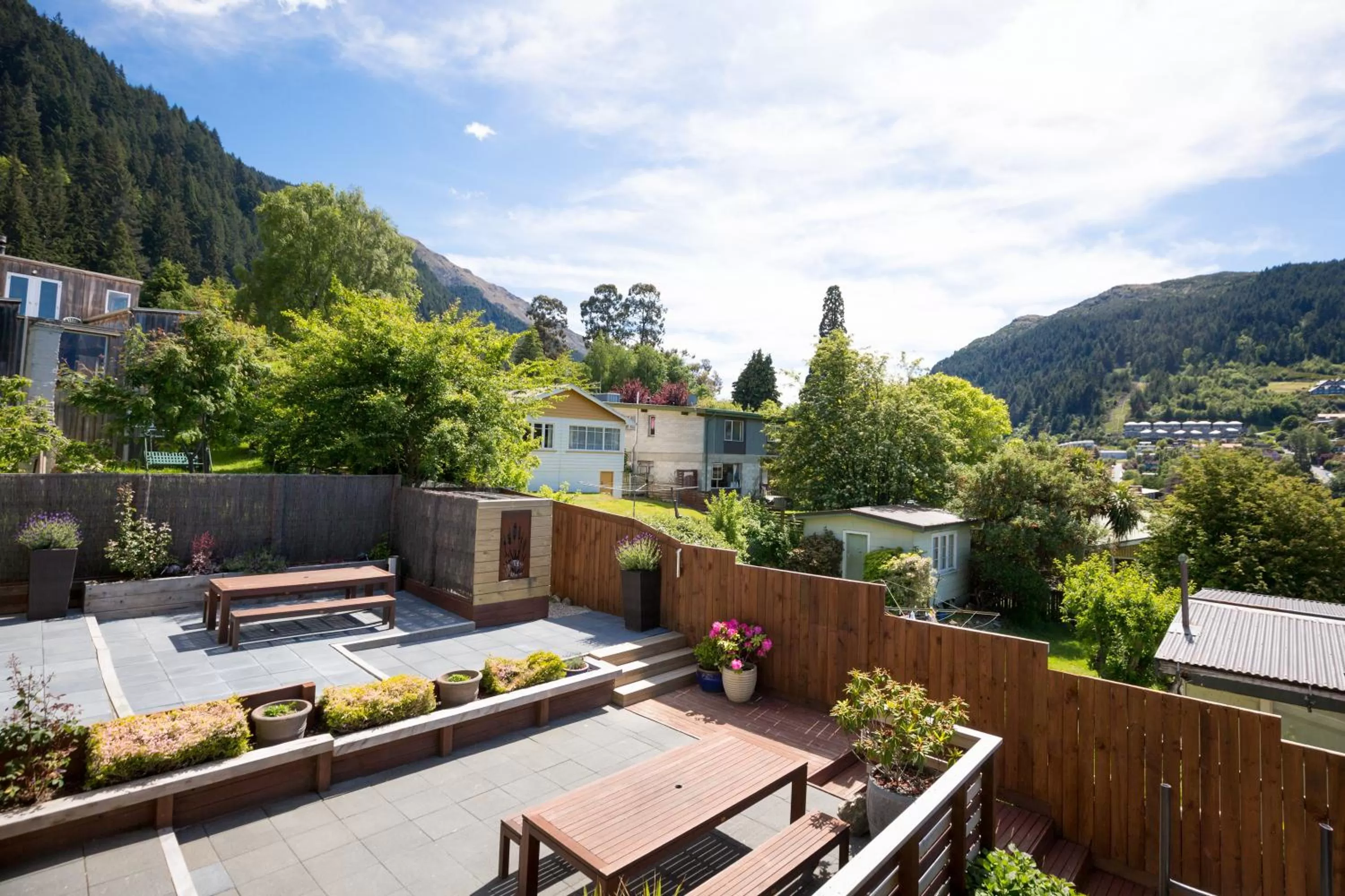 Patio in Lomond Lodge Motel & Apartments