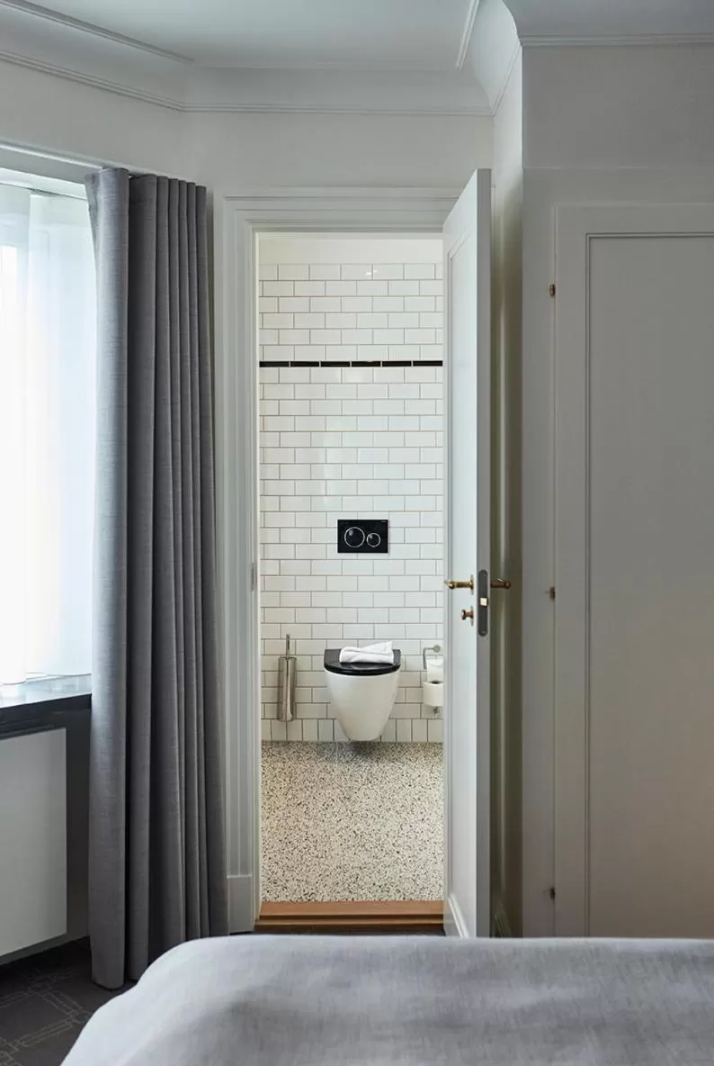 Bathroom, Bed in Hotel Randers