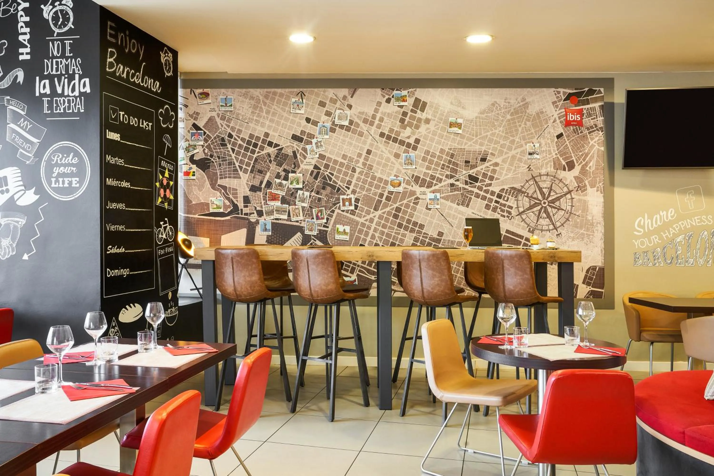 Restaurant/places to eat in Ibis Barcelona Meridiana