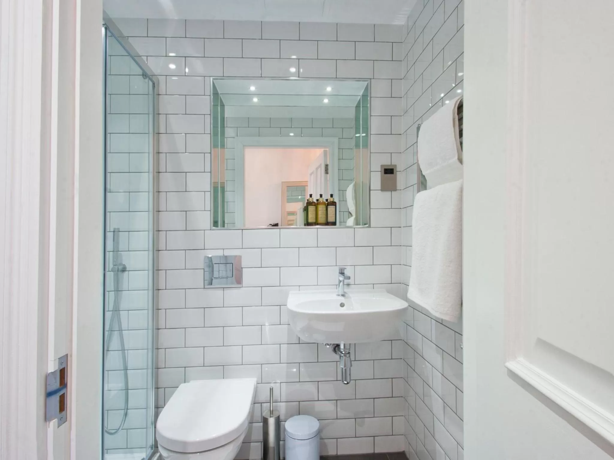 Bathroom in W12 Rooms