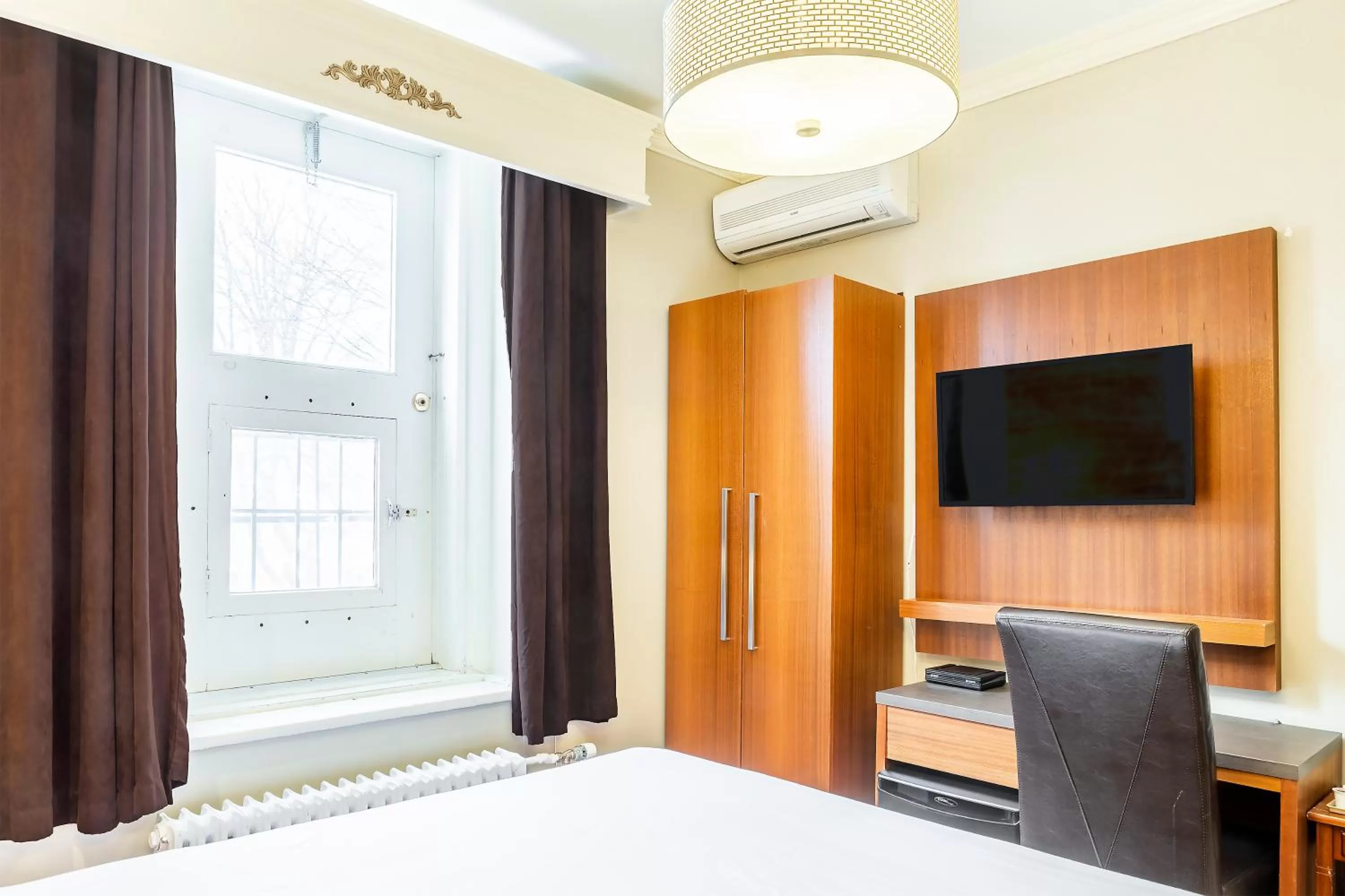 Bed in Hotel Ermitage