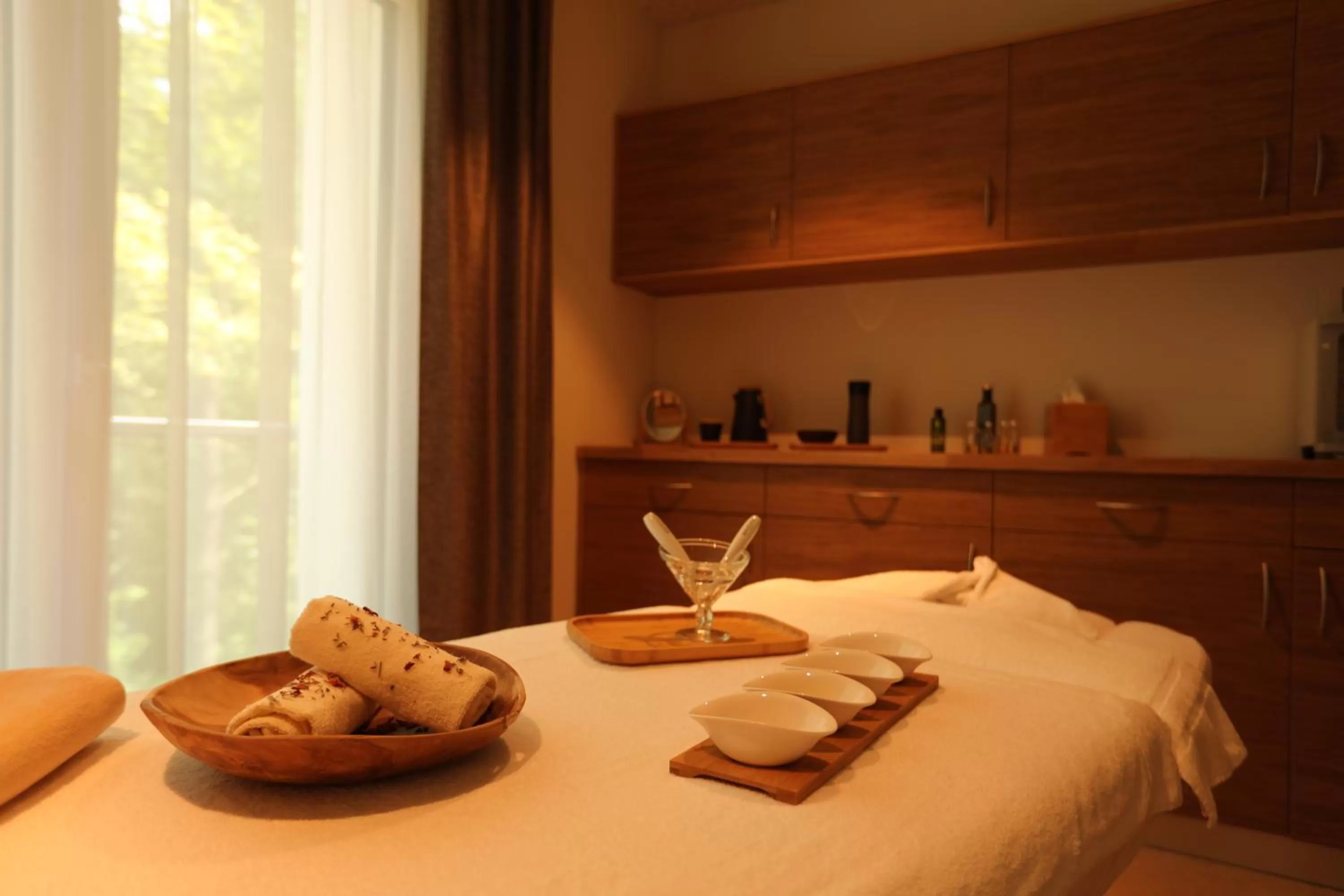 Massage, Bed in PETERS Hotel & Spa