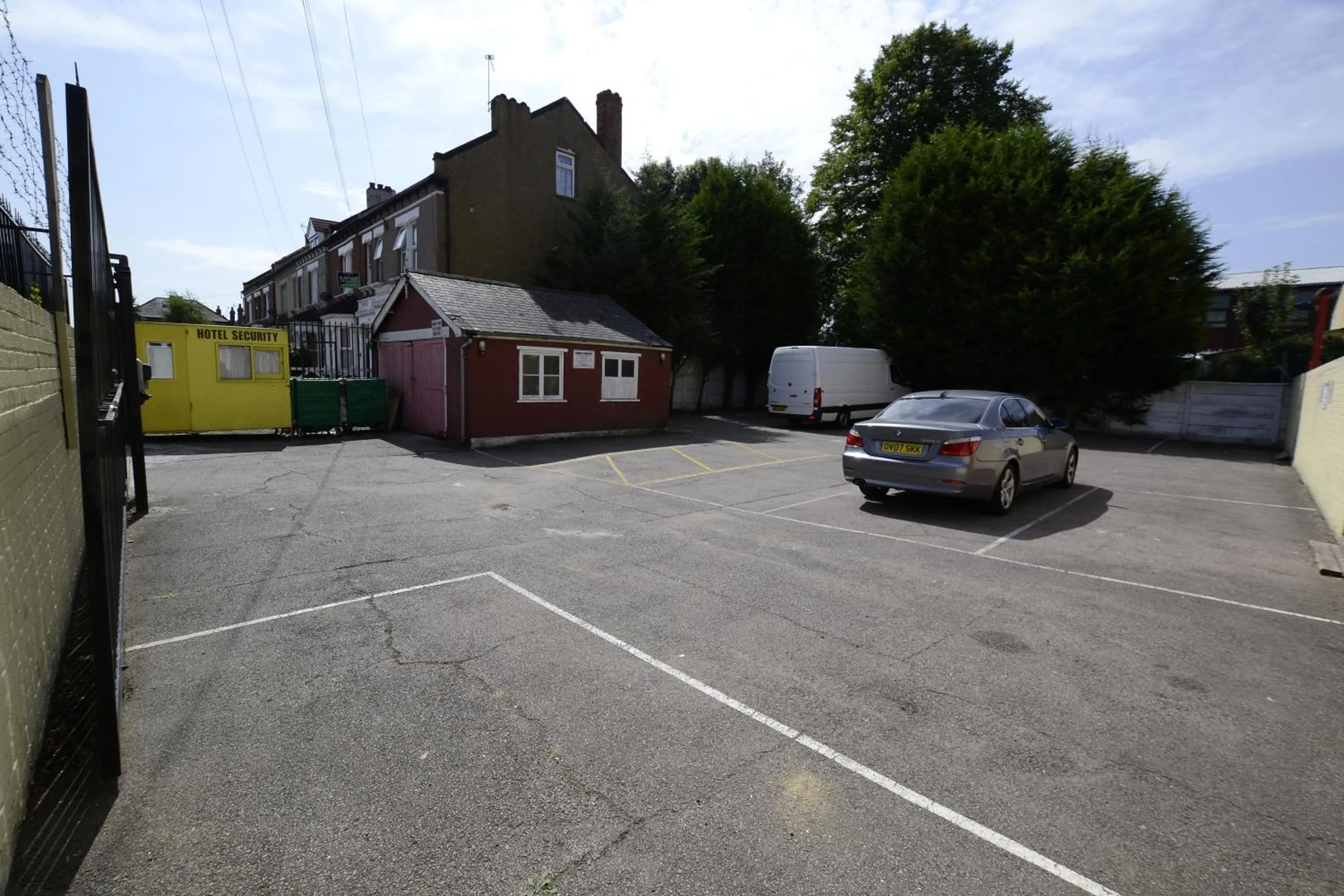 Facade/entrance in Cranbrook Hotel