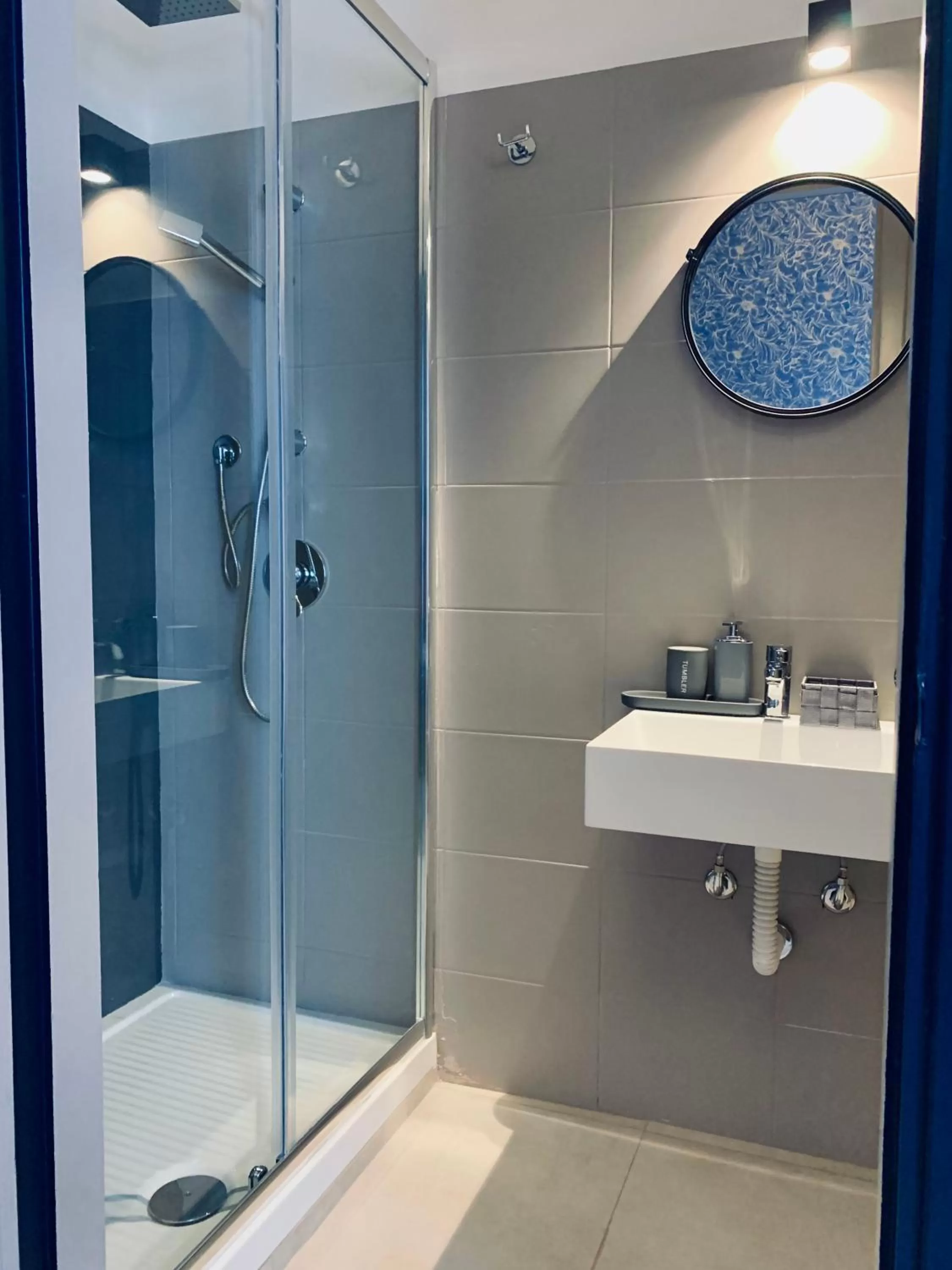 Shower in B&B Ungheria Ottantaquattro