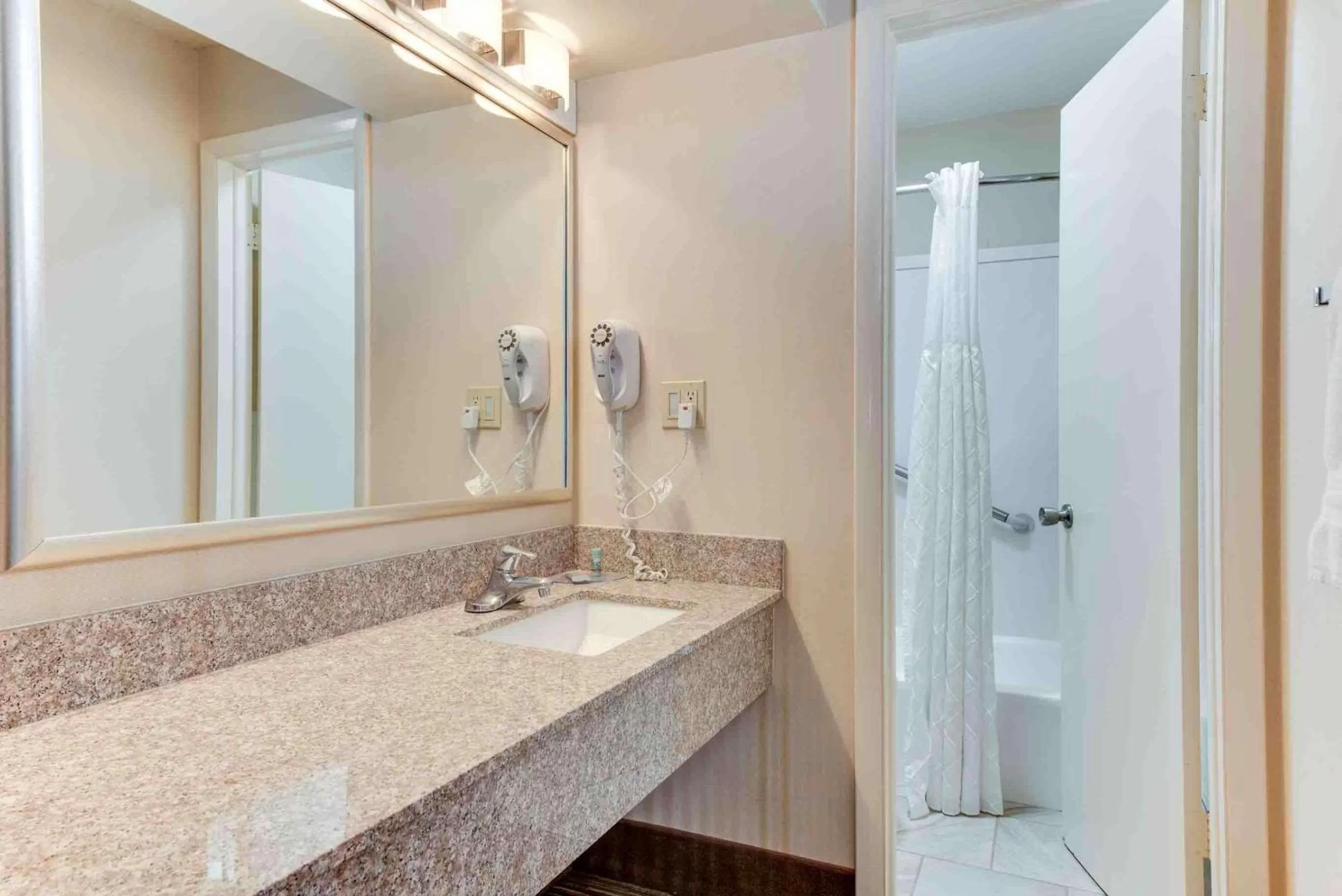 Bathroom in Best Western Movie Manor