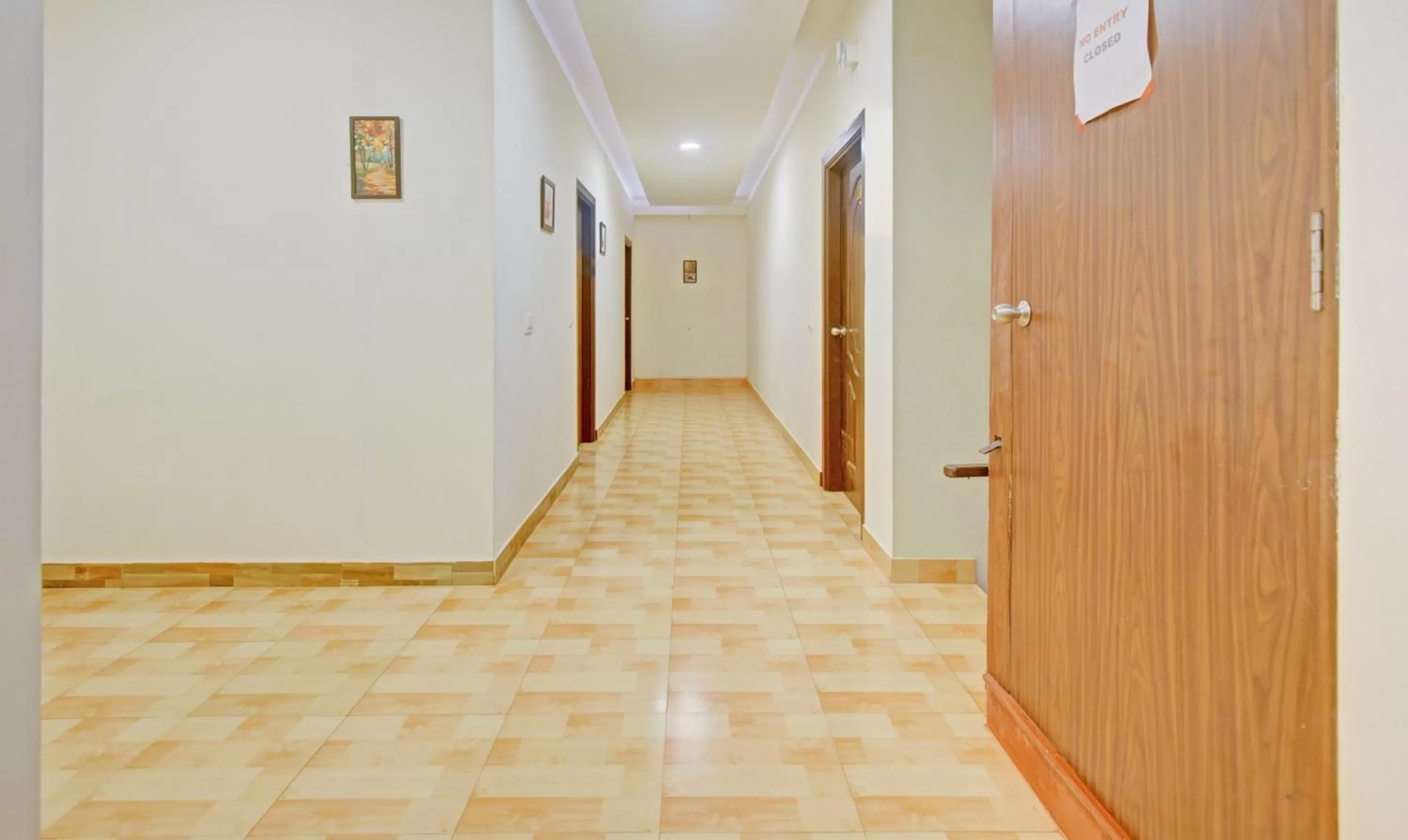 Lobby or reception in Itsy Hotels Igloo Residency Raja Seat