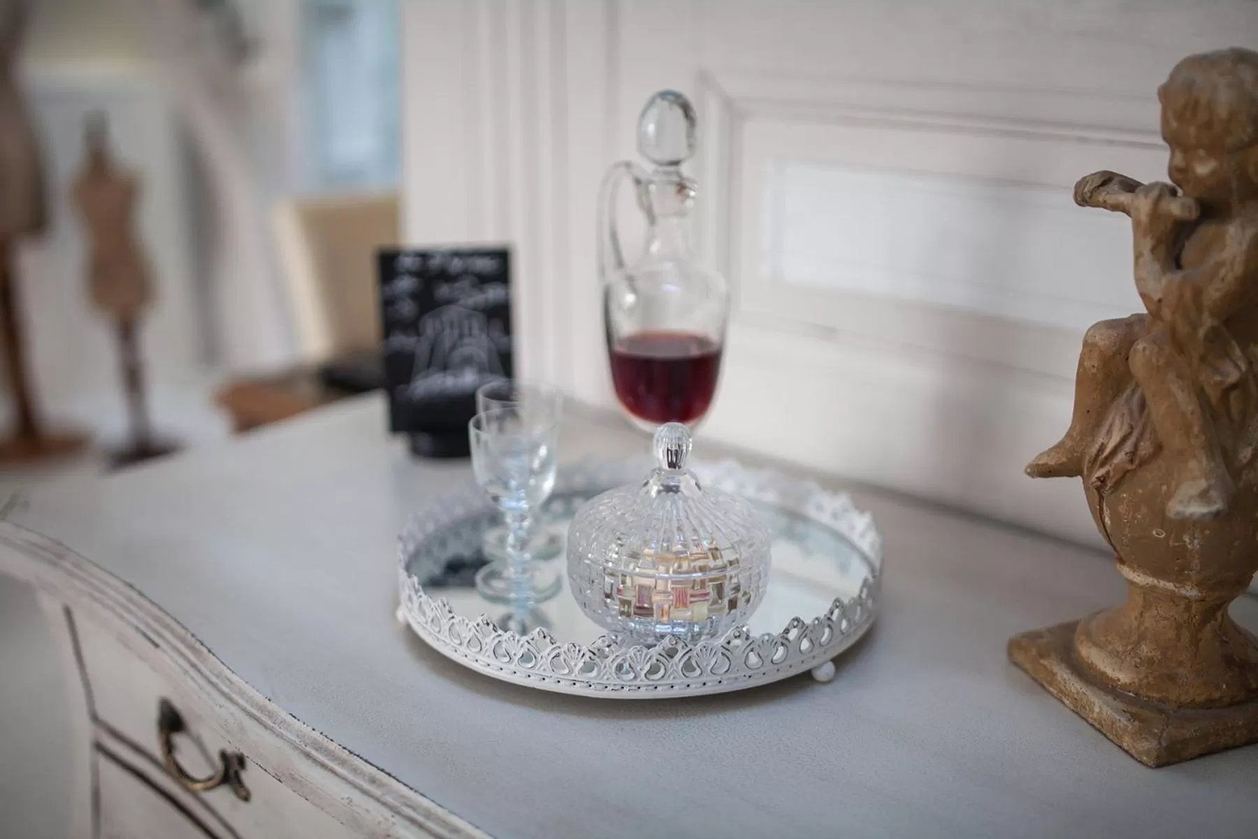 Drinks in Bienvenue Chez Nous