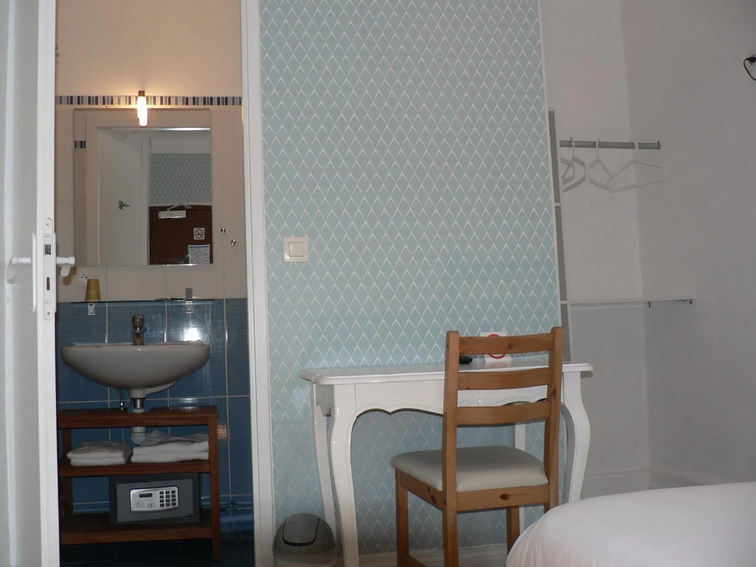 Bed in Hôtel Les Alizés