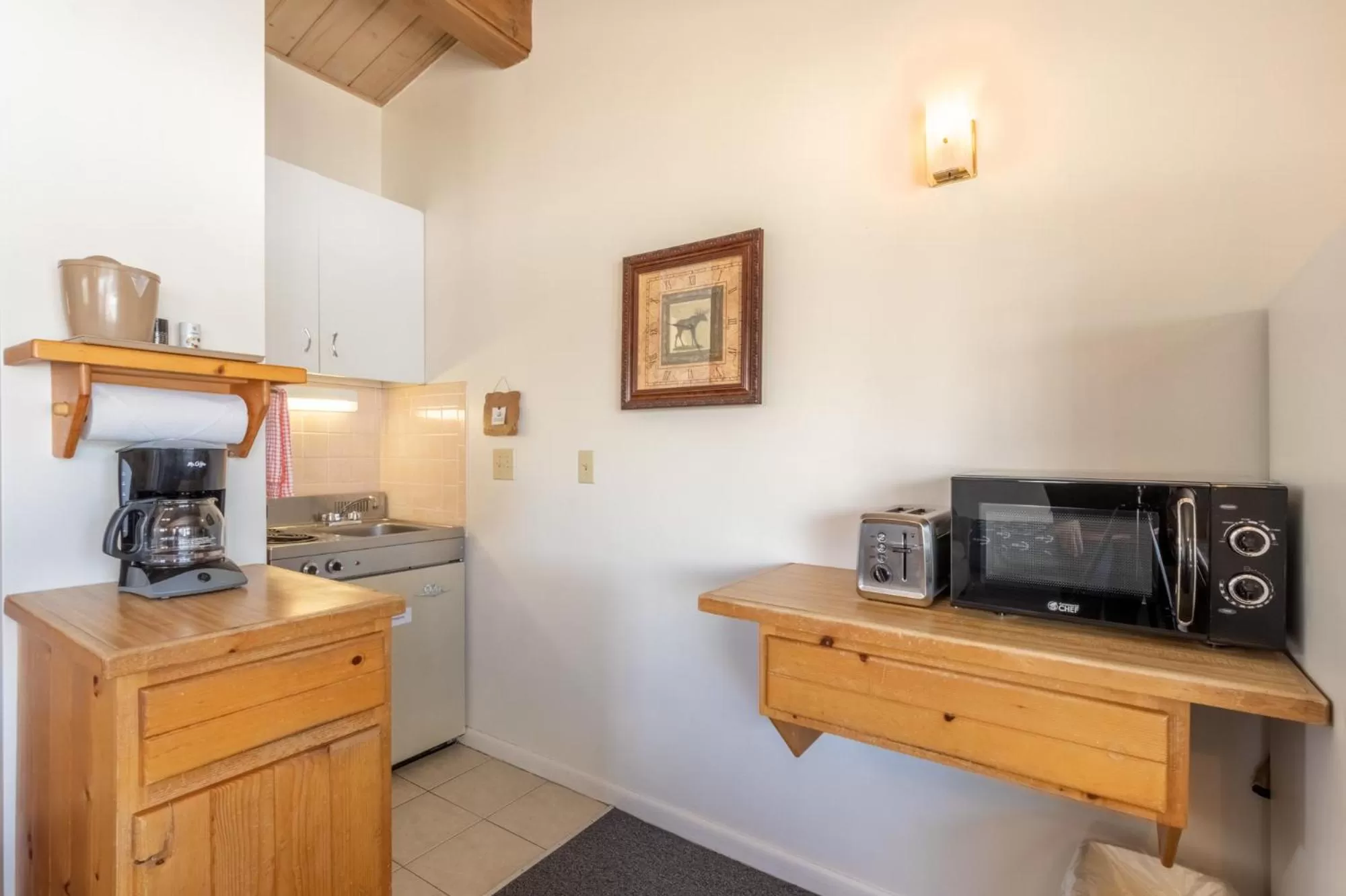 Kitchen or kitchenette, Kitchen/Kitchenette in Western Riviera Lakeside Lodging