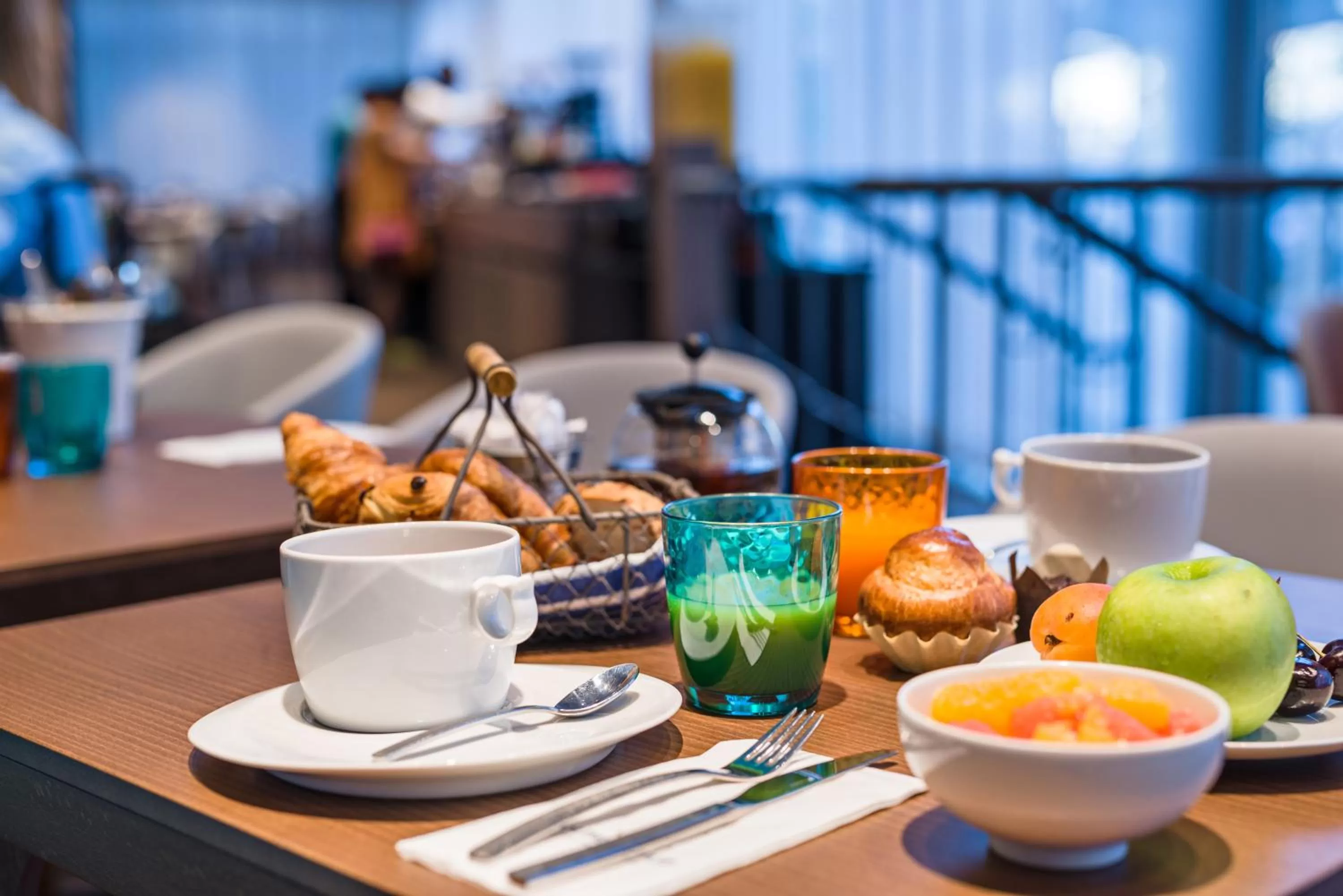 Restaurant/places to eat in Golden Tulip Marseille Euromed