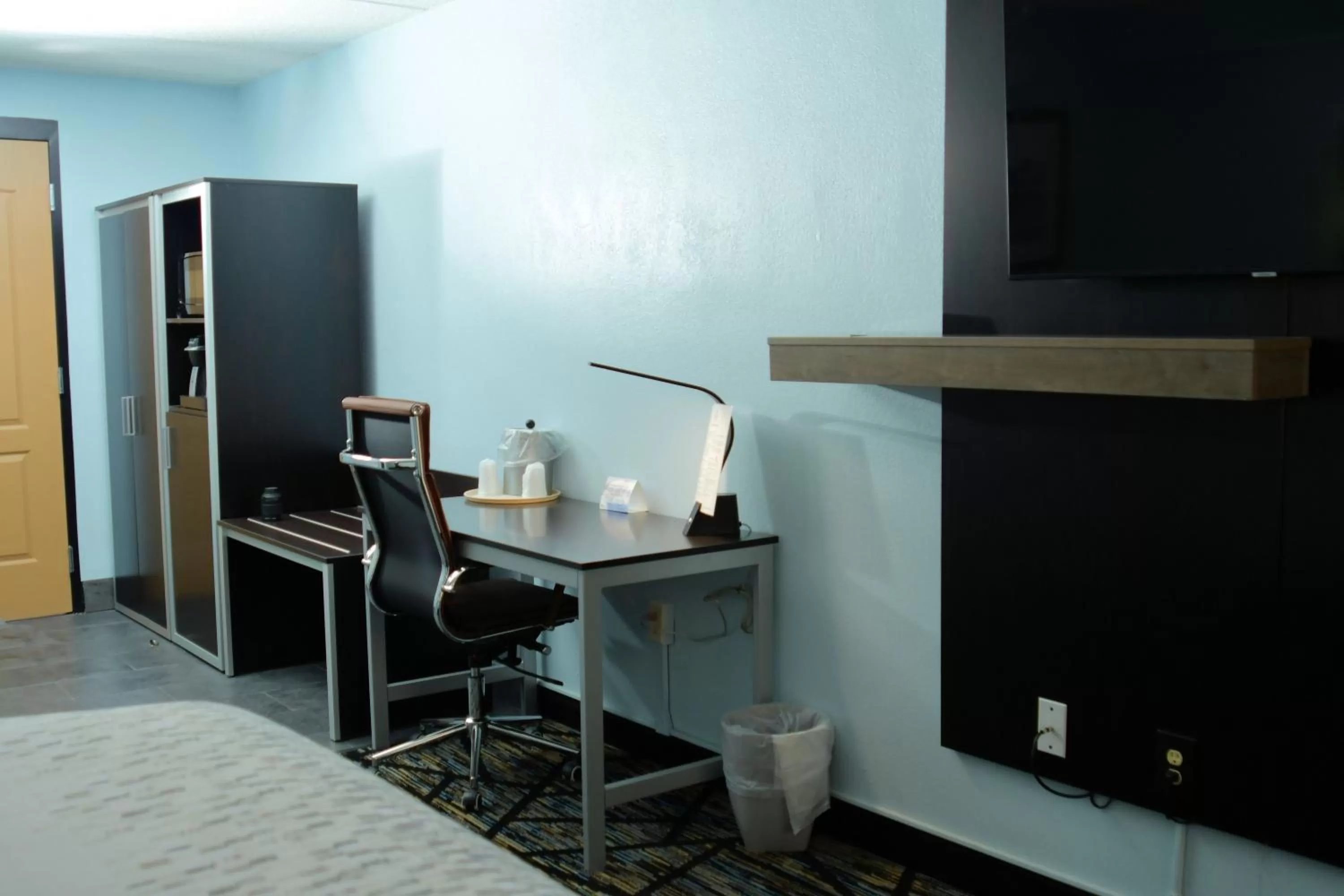 TV and multimedia, Bed in Clarion Pointe Jacksonville near Camp Lejeune