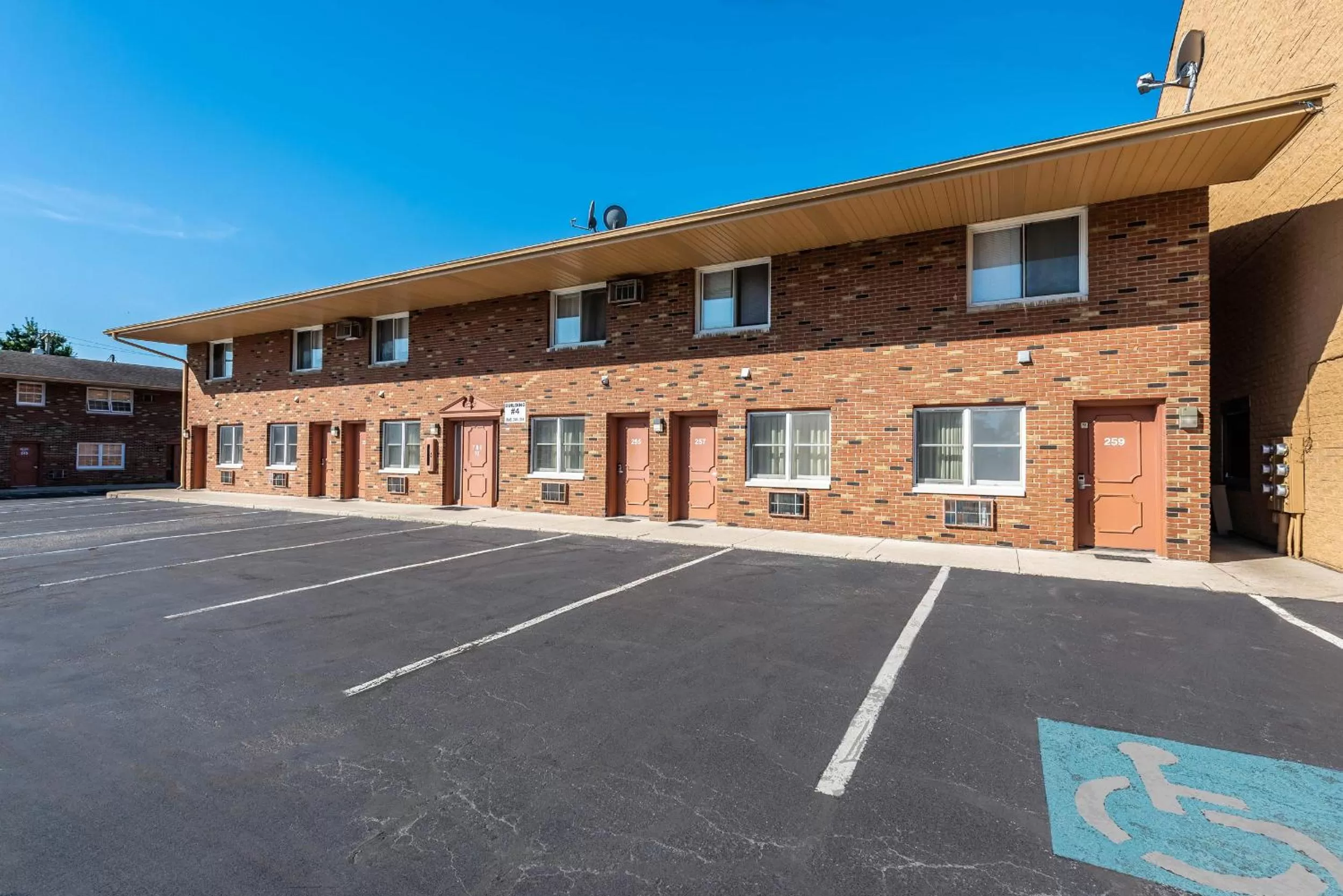 Facade/entrance in Americas Best Value Inn St. Marys