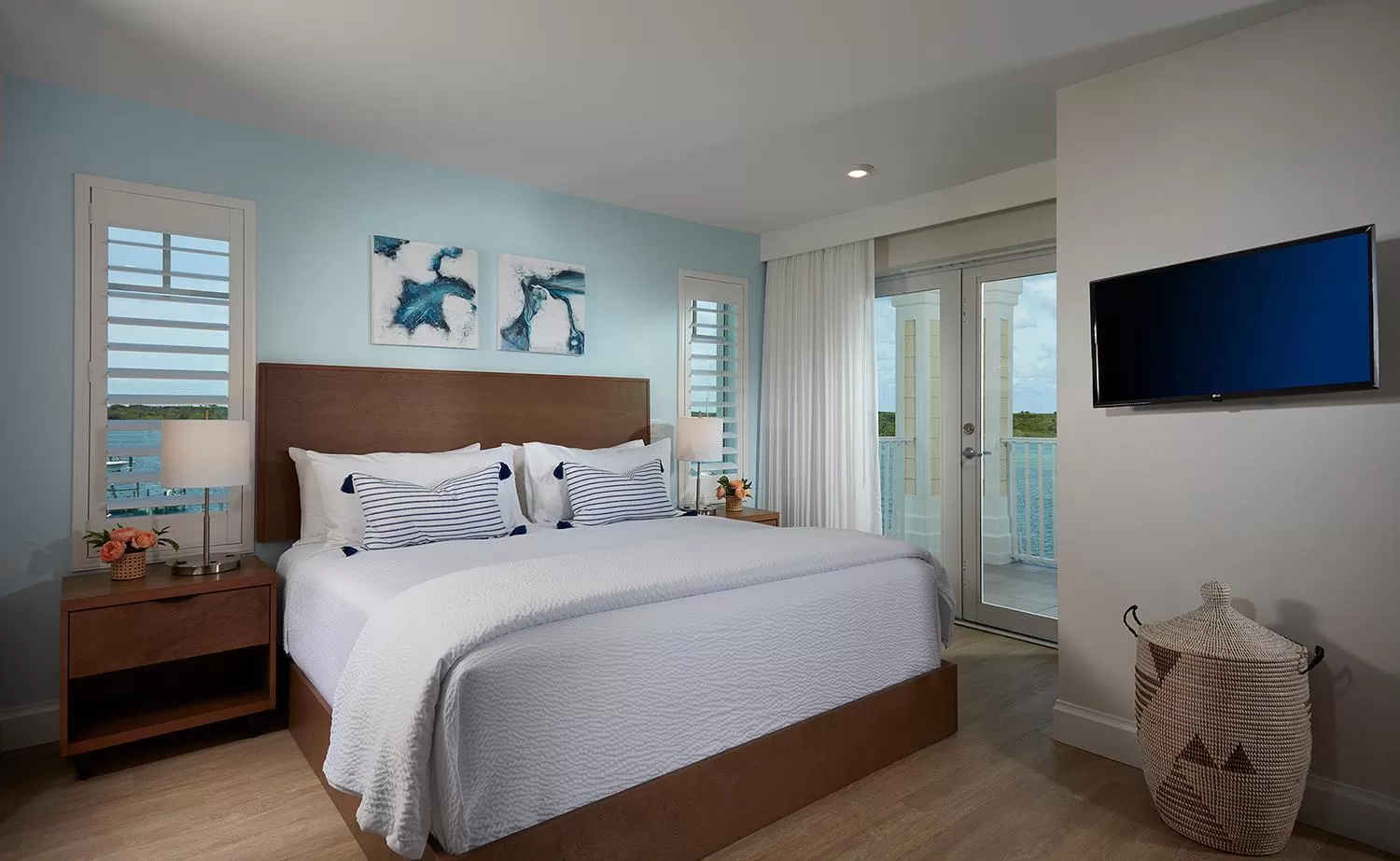 Bed in The Pointe Hotel