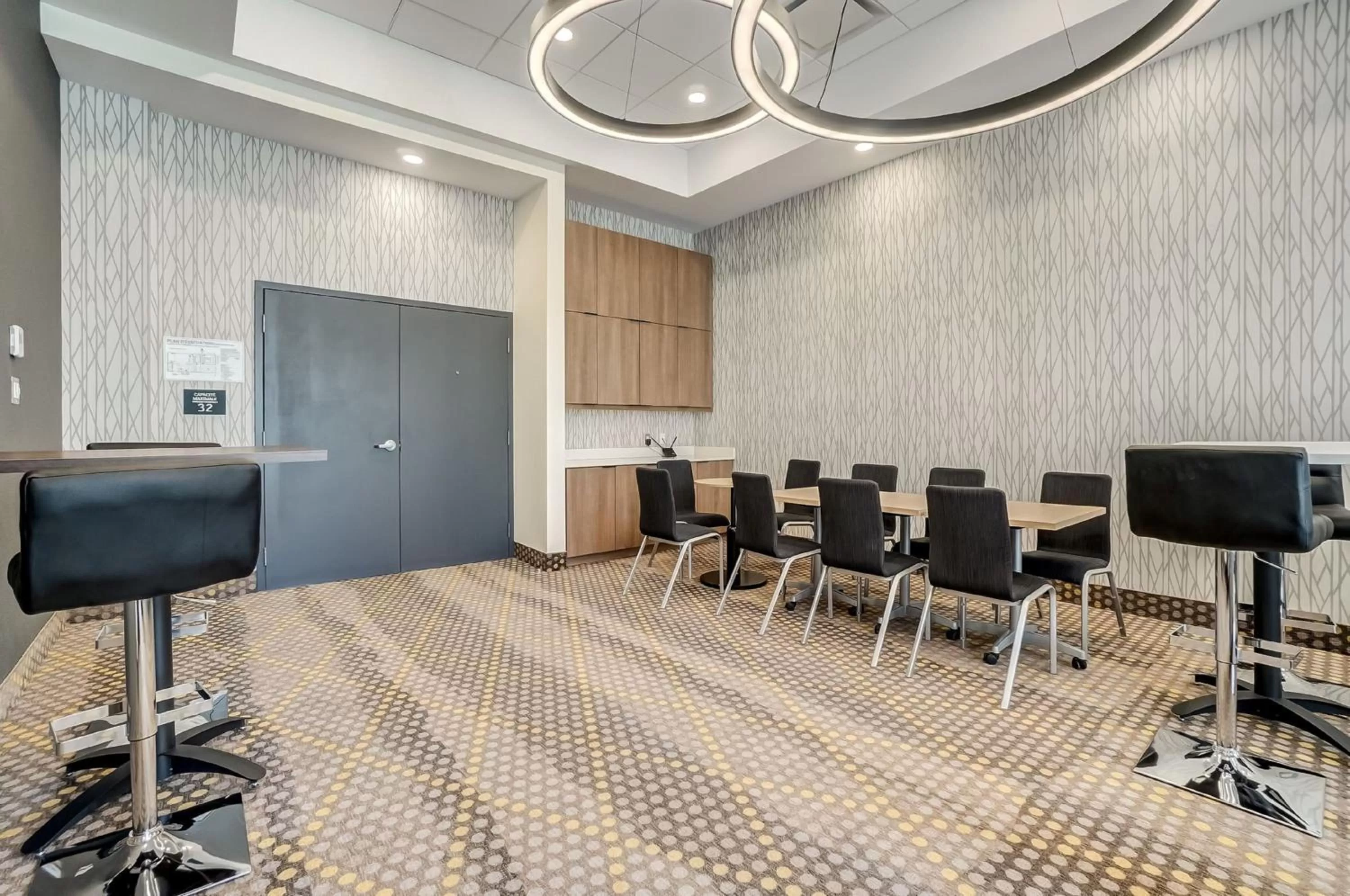 Meeting/conference room in Holiday Inn Gatineau - Ottawa by IHG