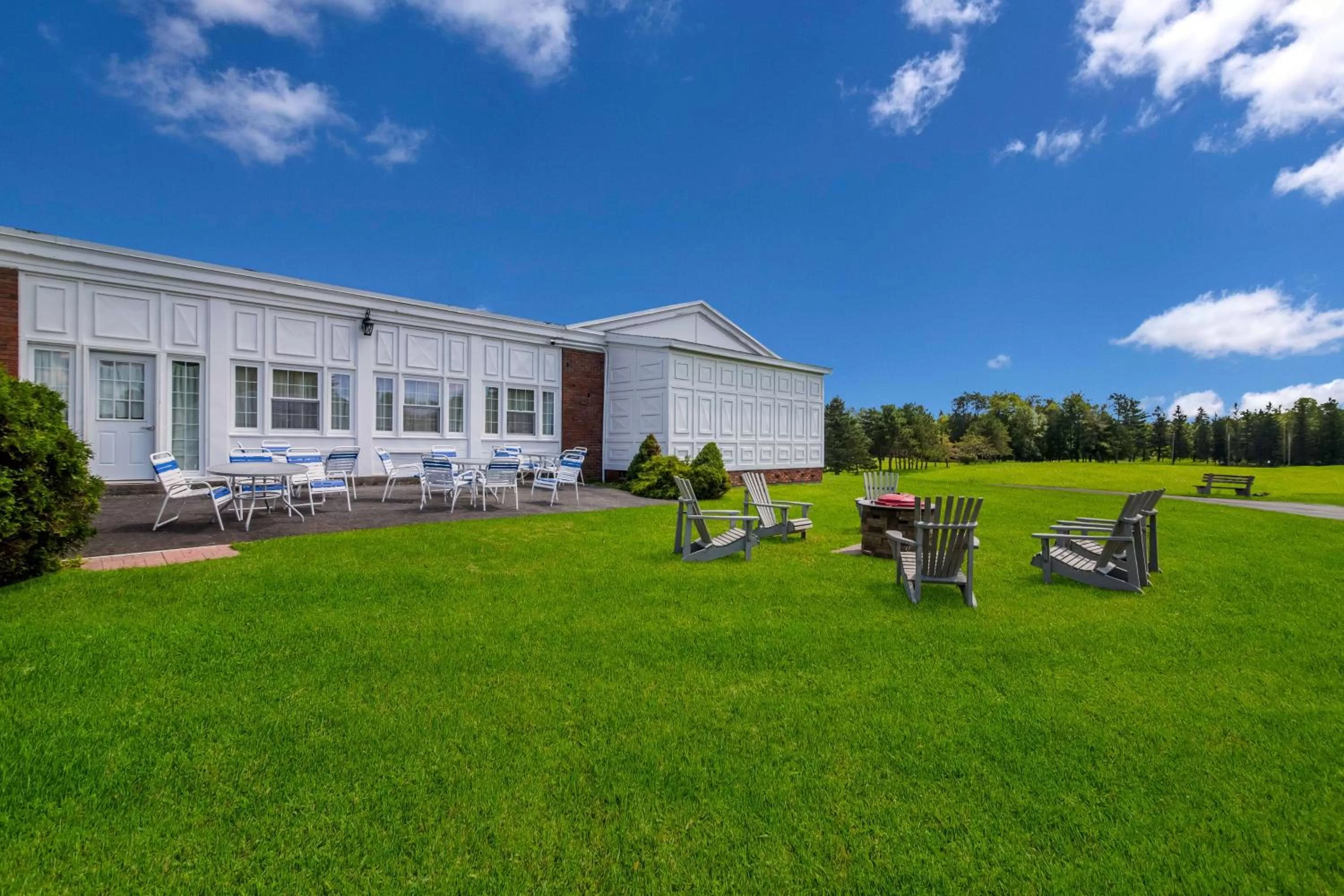 Property building in Best Western University Inn