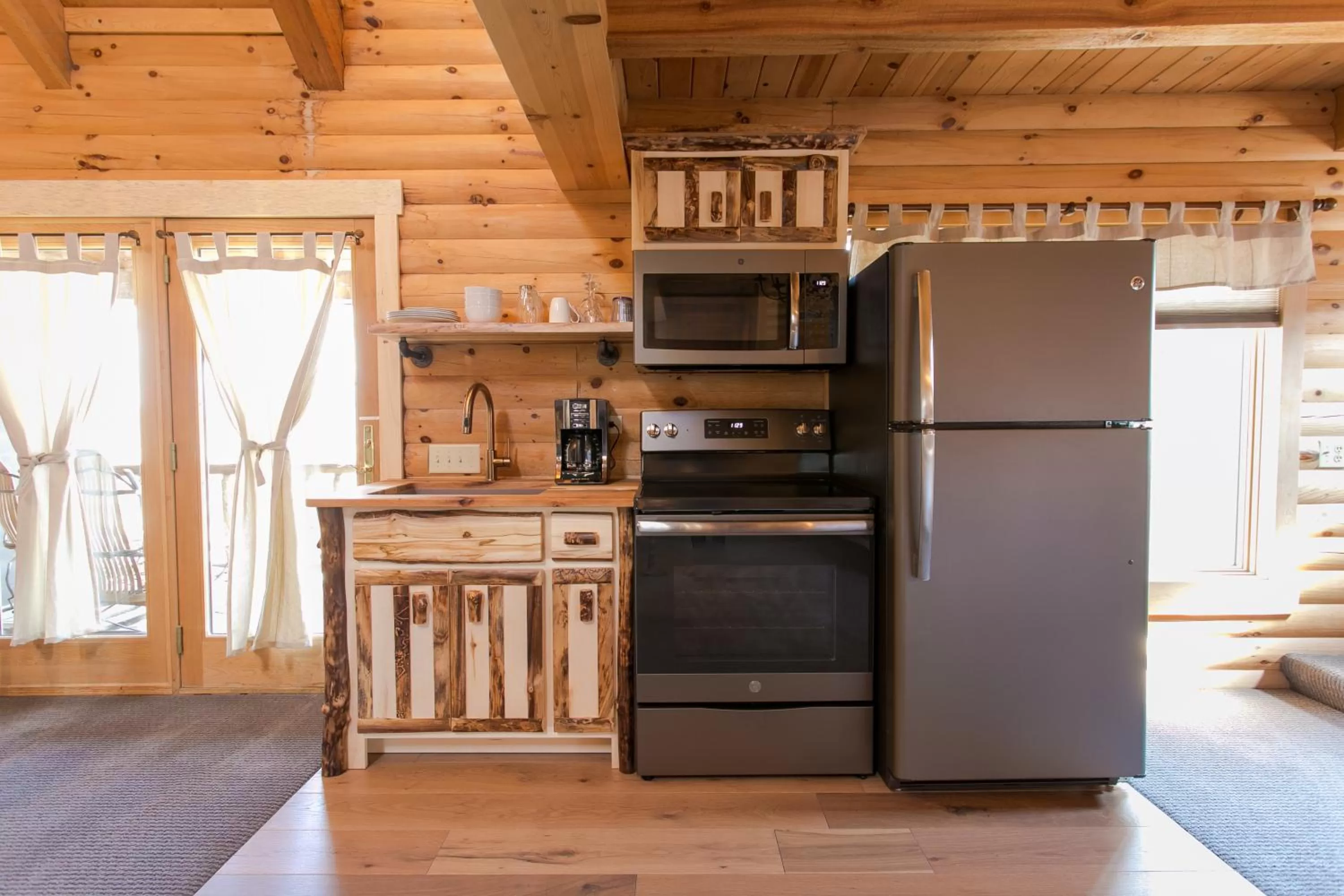 Kitchen or kitchenette, Kitchen/Kitchenette in Coblentz Country Lodge by Amish Country Lodging