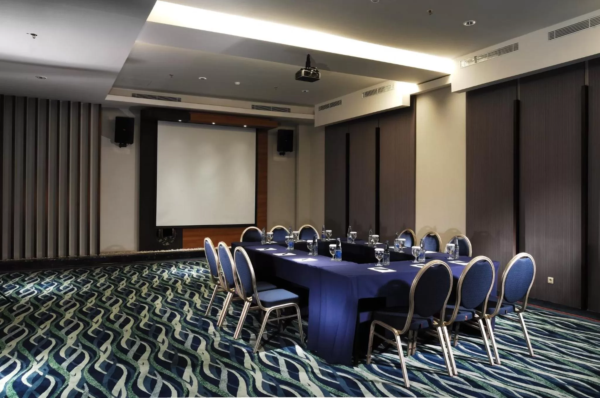 Meeting/conference room in Holiday Inn Bandung Pasteur by IHG