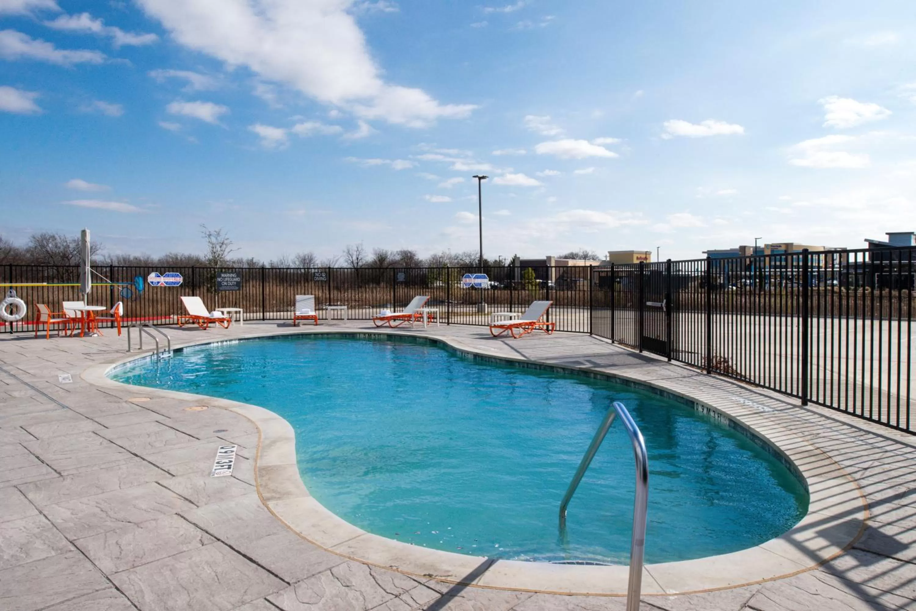 Swimming pool in Holiday Inn Fort Worth - Alliance by IHG