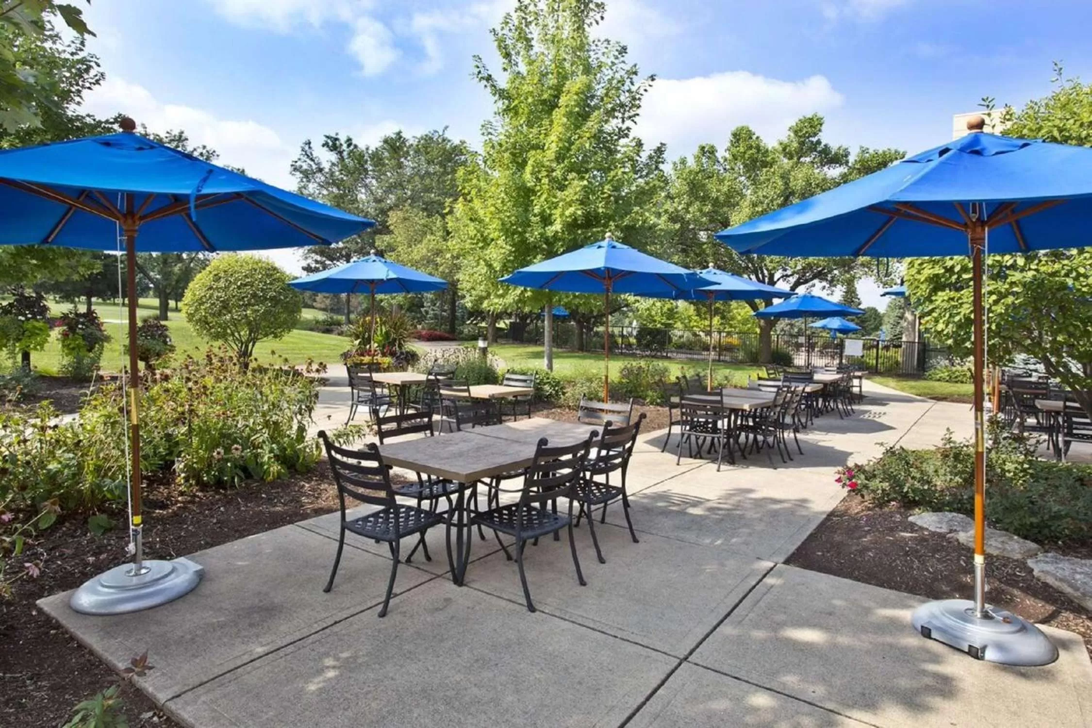 Patio in Hilton Chicago Oak Brook Hills Resort & Conference Center