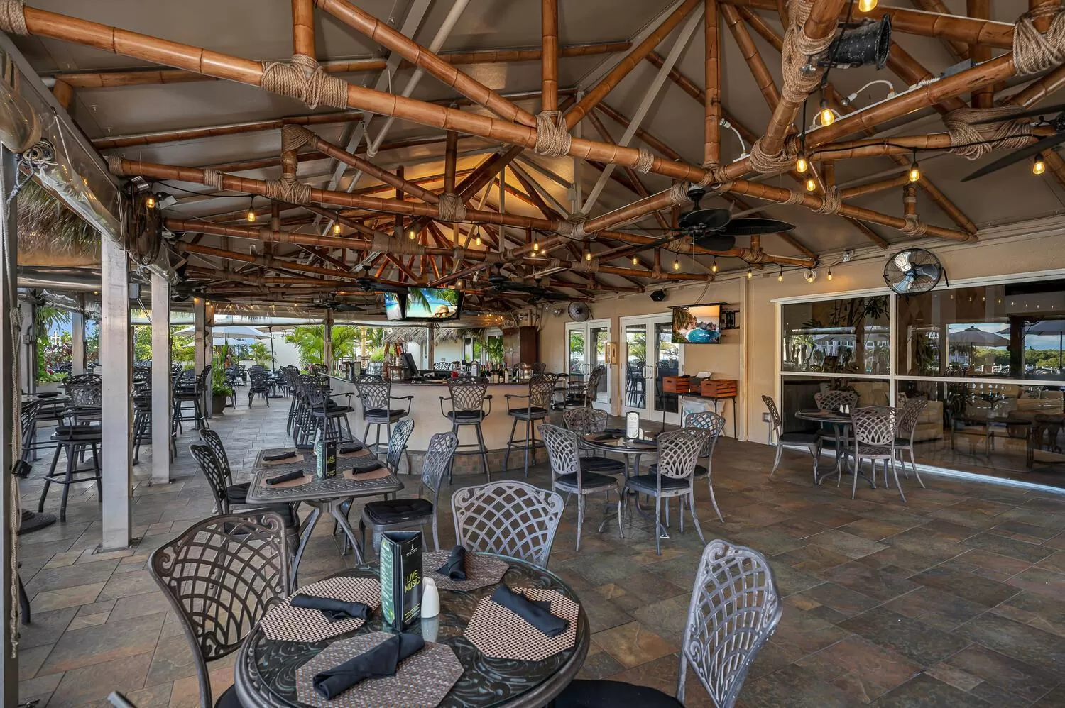 Restaurant/places to eat in Bayfront Inn 5th Avenue